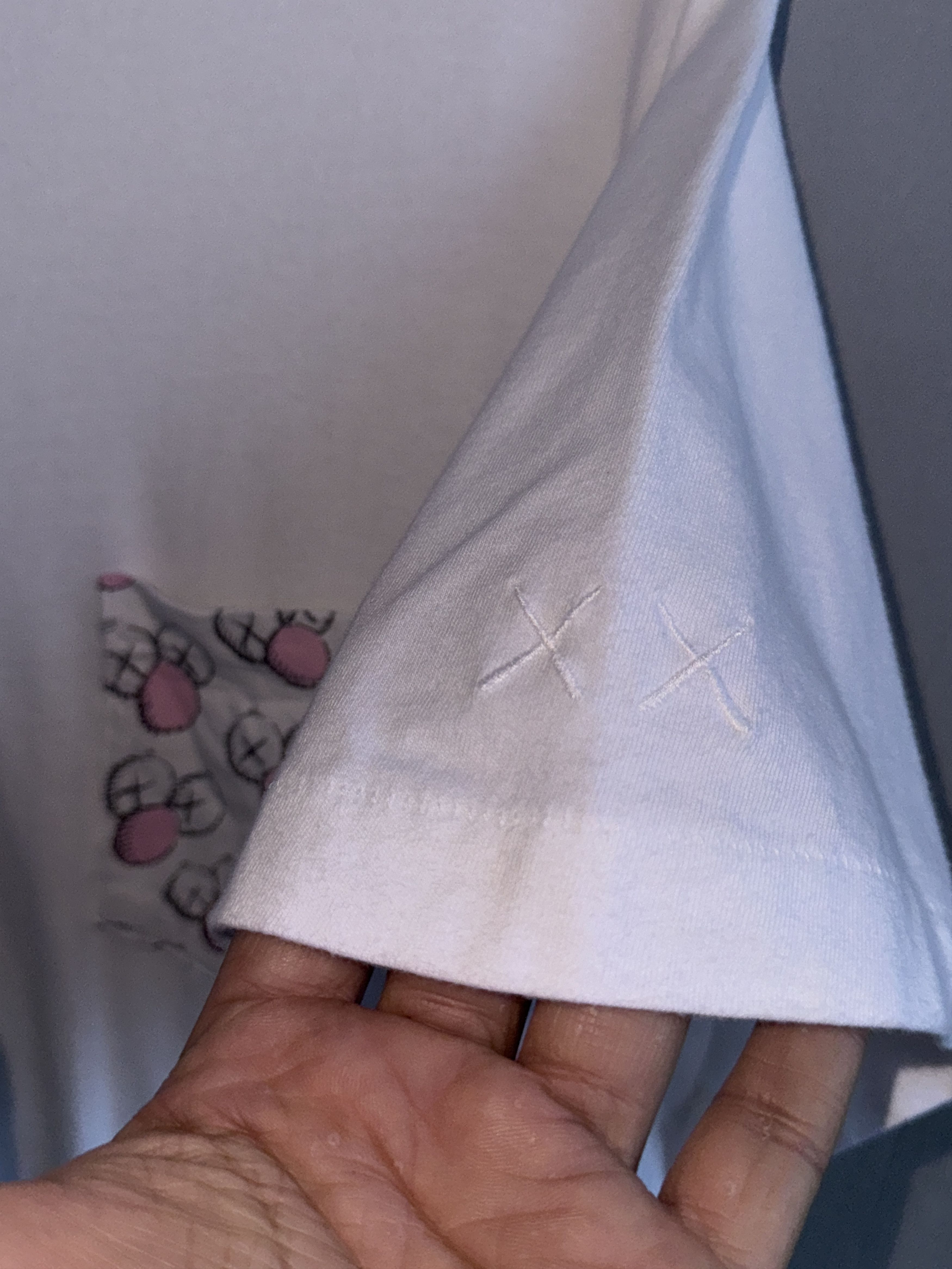 Kaws Kaws Uniqlo Shirt Size US L / EU 52-54 / 3 - 4 Thumbnail