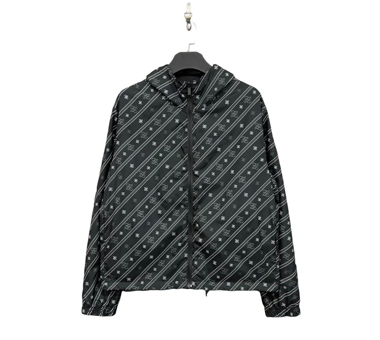 Fendi Fendi Reversible FF Logo Windbreaker Jacket 52 Size US L / EU 52-54 / 3 - 1 Thumbnail
