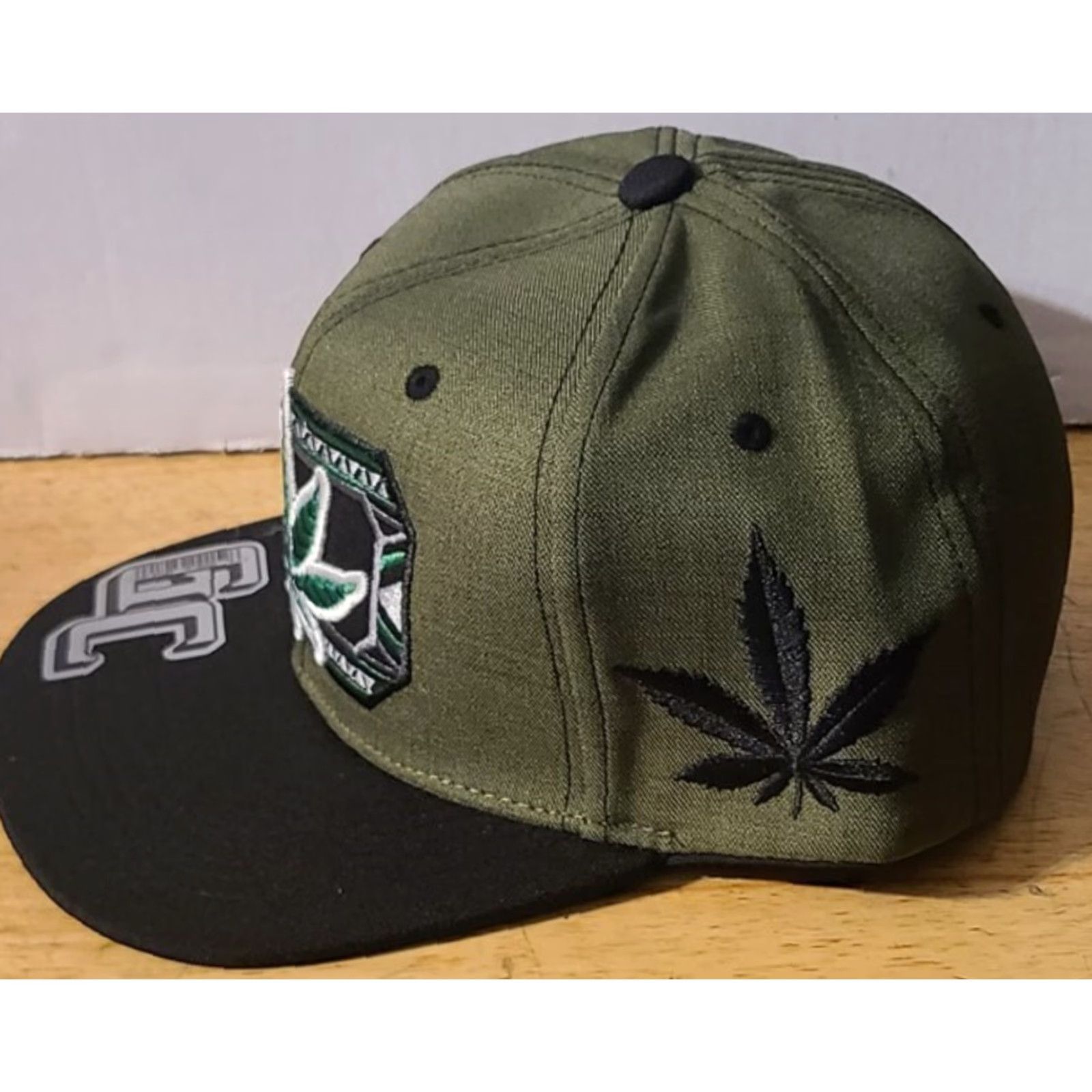 Vintage MARIJUANA LEAF WEED CANNABIS SNAPBACK BASEBALL CAP GREEN AND BLACK Size ONE SIZE - 2 Thumbnail