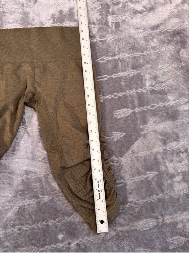 Lululemon Women's Lululemon Ruched Capri Leggings Size S Olive Green Size 28" / US 6 / IT 42 - 7 Thumbnail