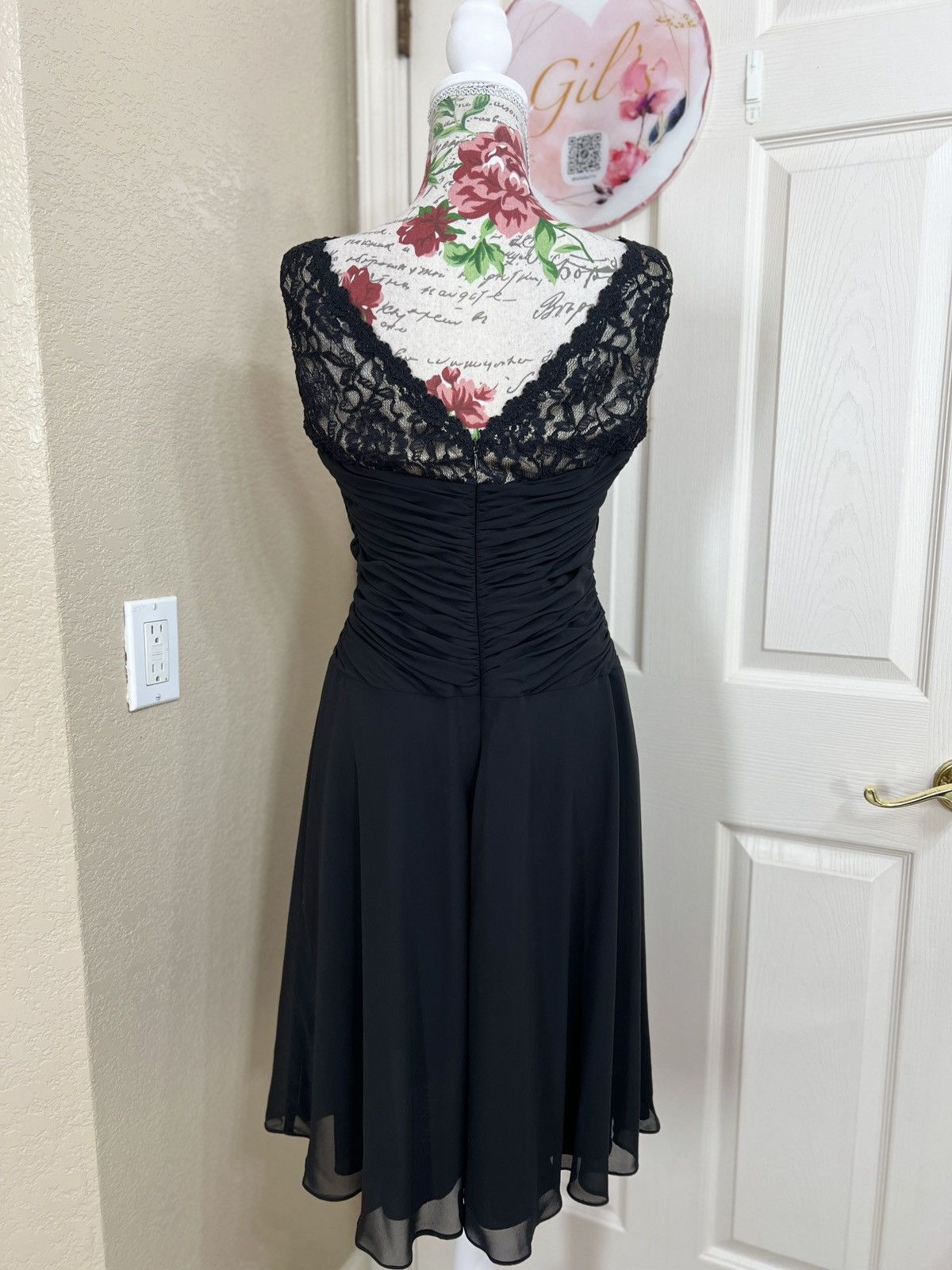 Other Jones Wear black lace midi dress size 6 Size S / US 4 / IT 40 - 3 Thumbnail