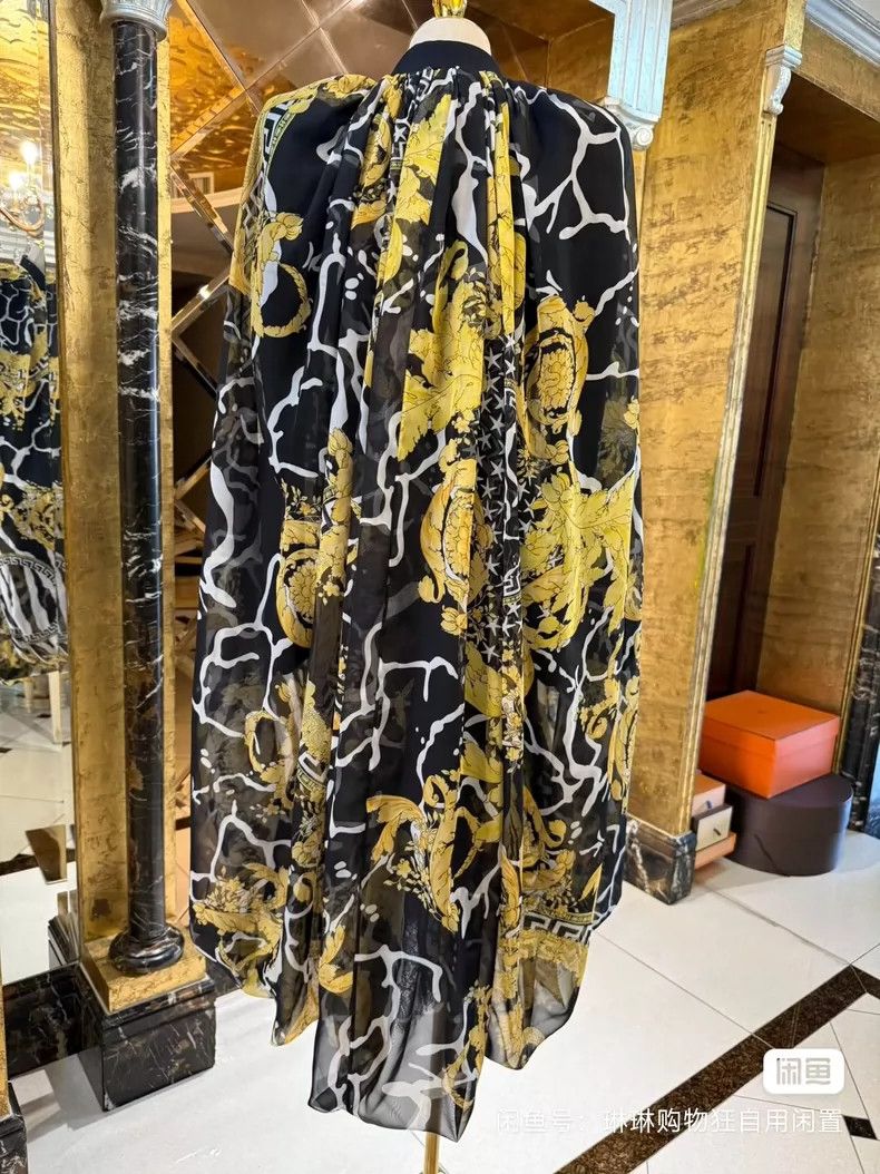 Versace Versace Classic baroque cape silhouette cut design gown Size M / US 6-8 / IT 42-44 - 6 Thumbnail