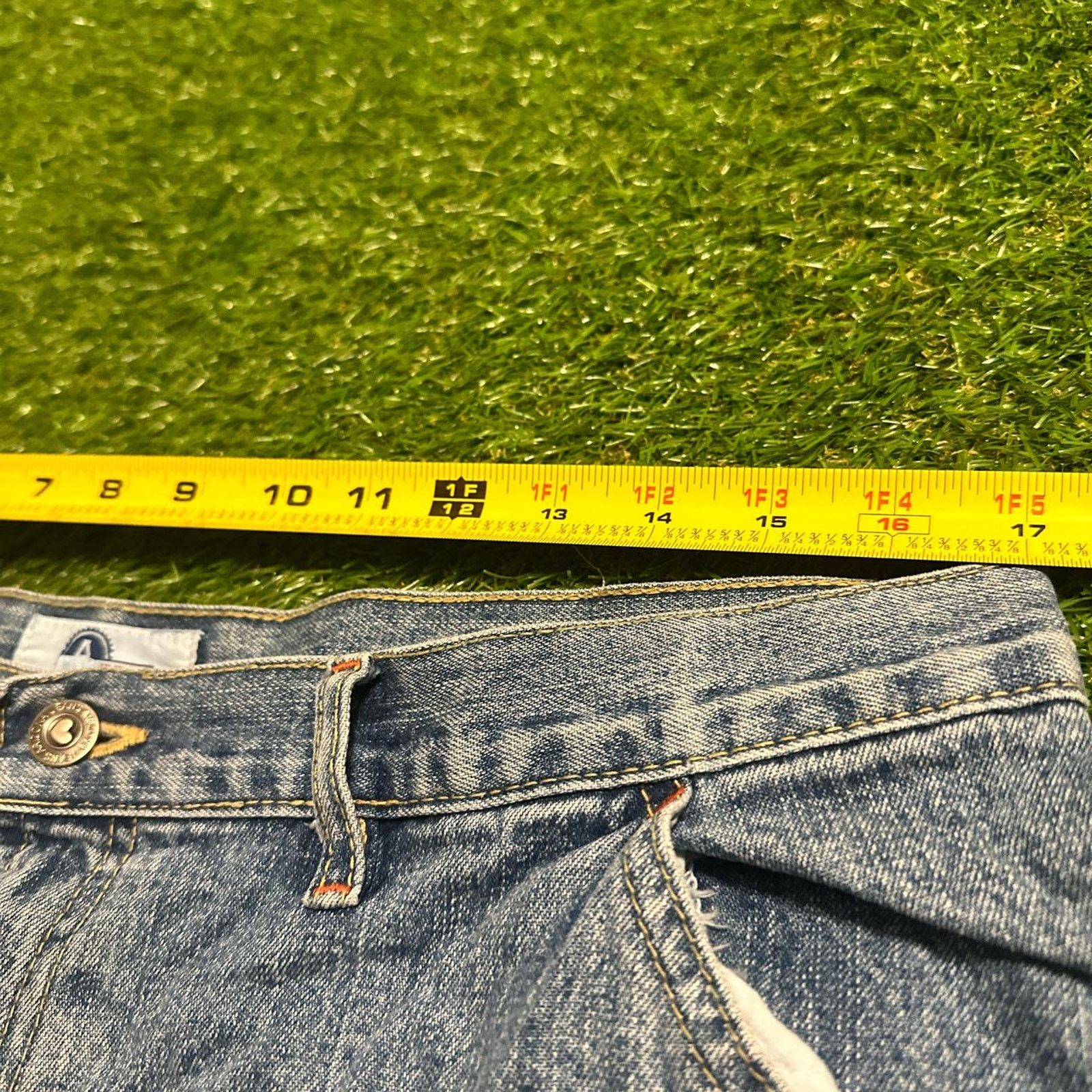 Arizona Jean Co. Arizona Jean Co. High-Waisted Denim Shorts Size 34" / US 12 / IT 48 - 2 Thumbnail