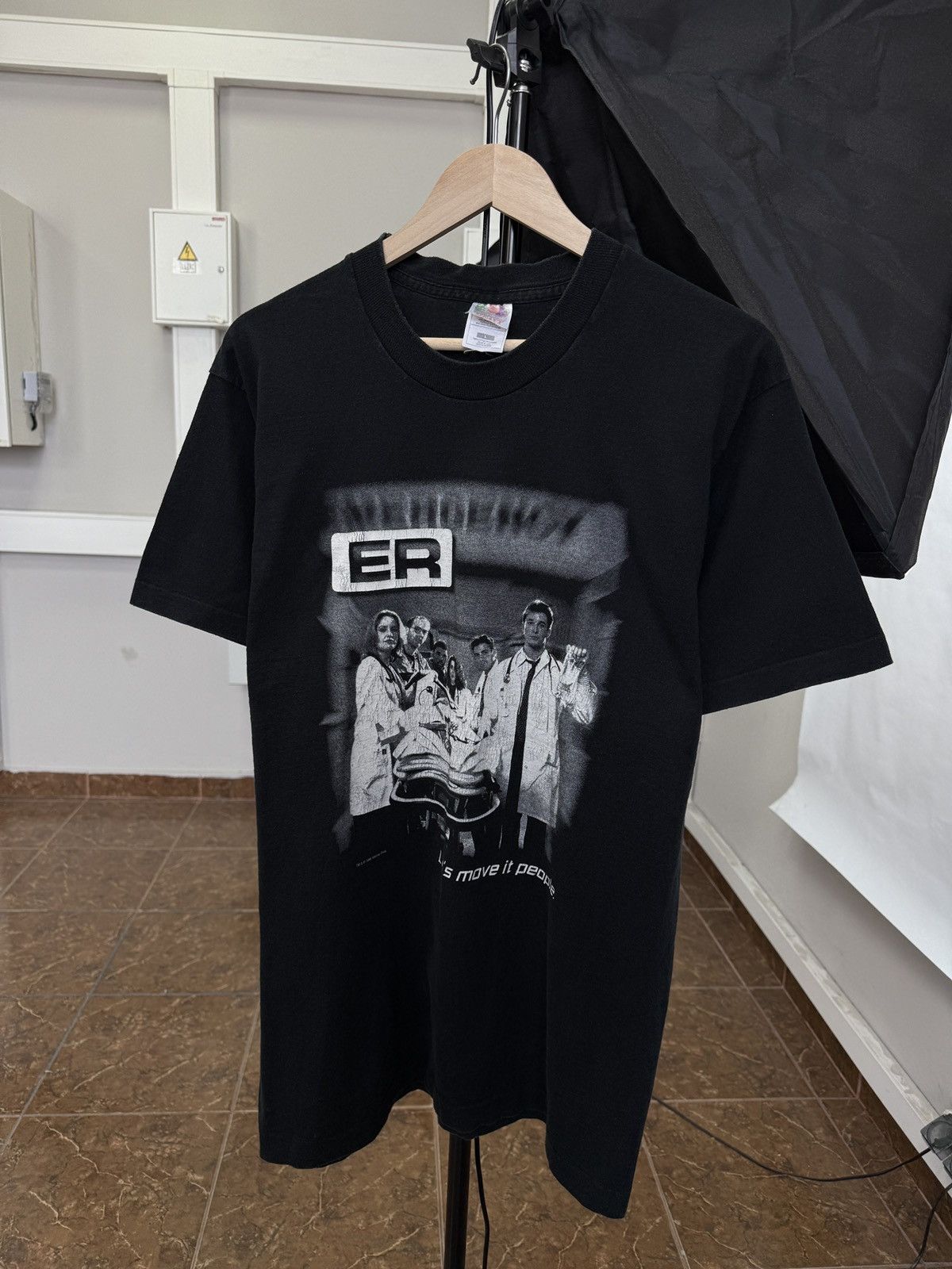 Fruit Of The Loom 🇺🇸 Vintage 1996 ER Movie Warner Bros Let’s Move it People Tee Size US L / EU 52-54 / 3 - 1 Thumbnail