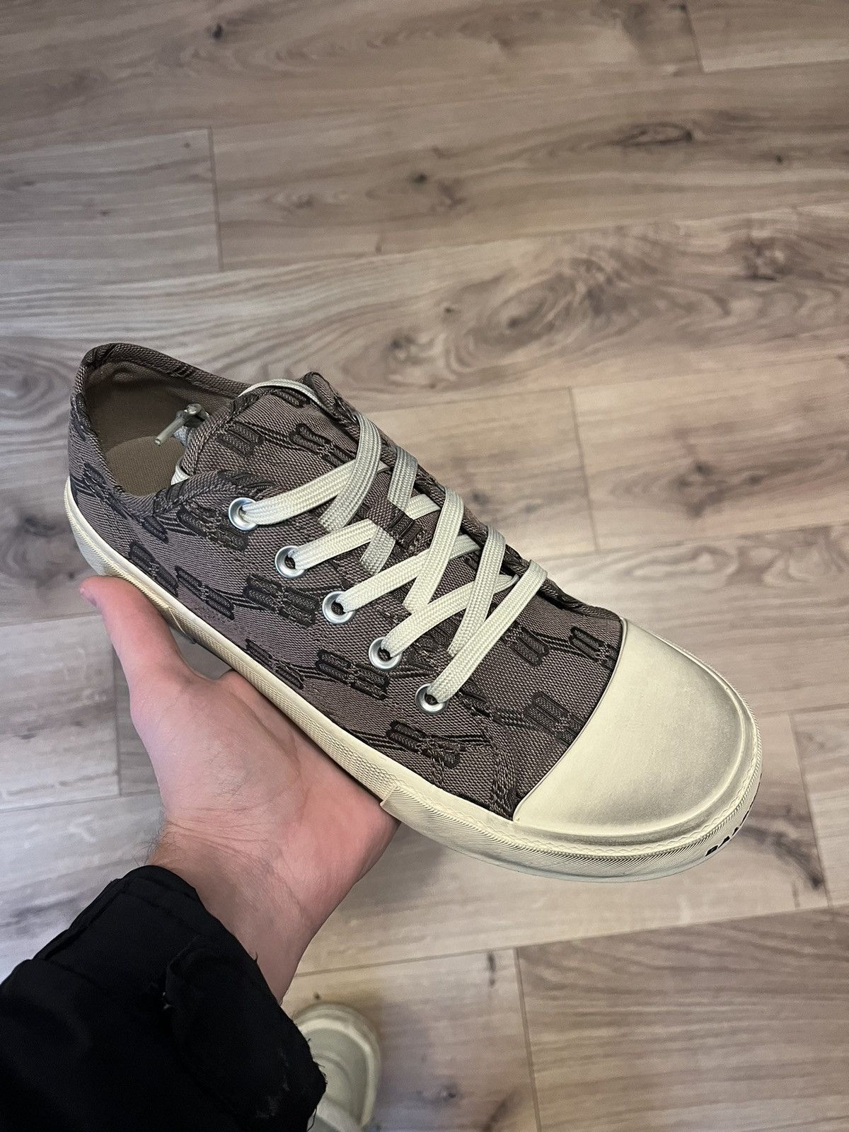 Balenciaga ❗️BRAND NEW Balenciaga Paris Low Top Sneakers❗️ Size US 9 / EU 42 - 2 Thumbnail
