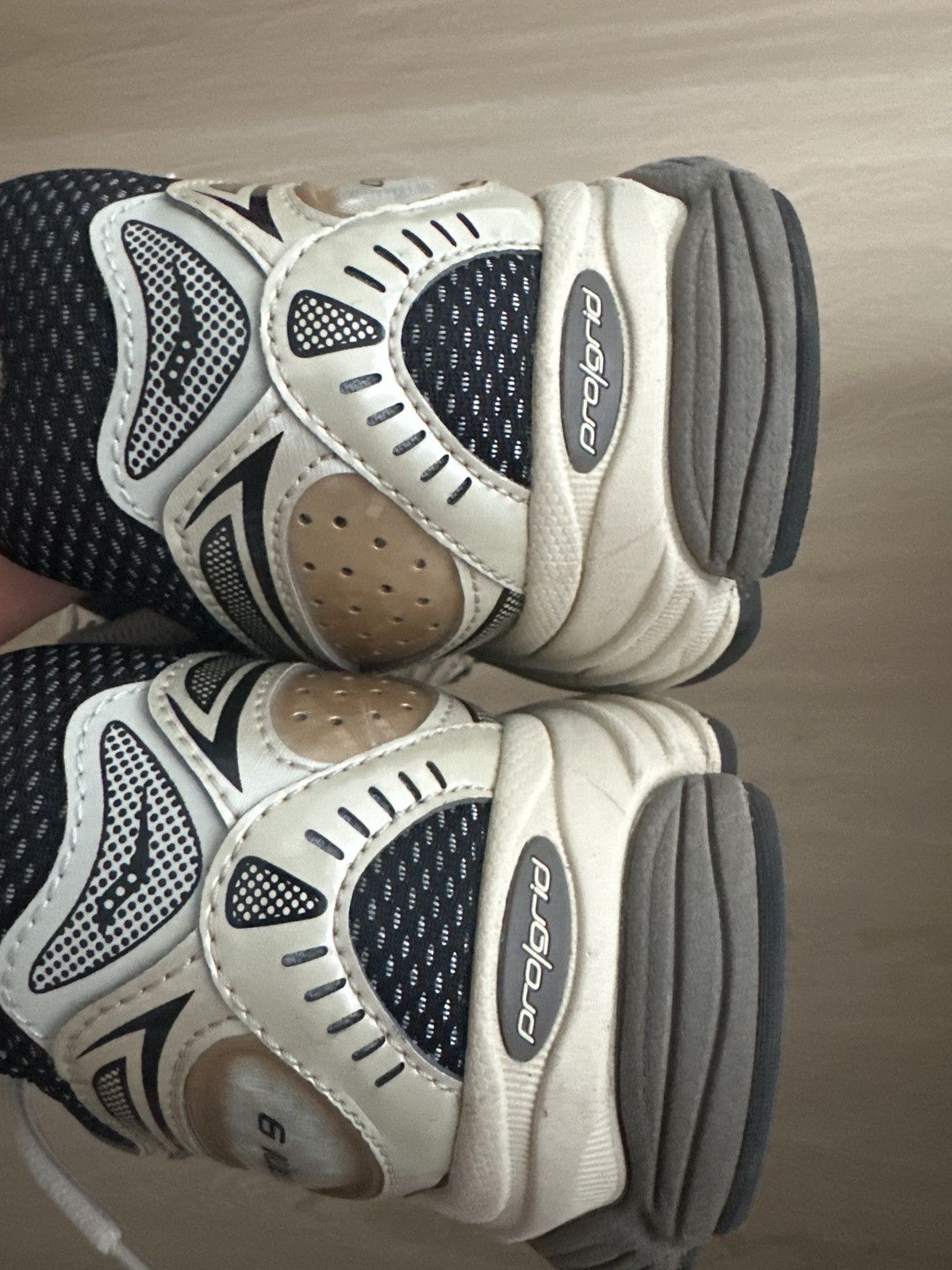 Saucony Saucony Omni 9 size 12 Size US 12 / EU 45 - 5 Thumbnail