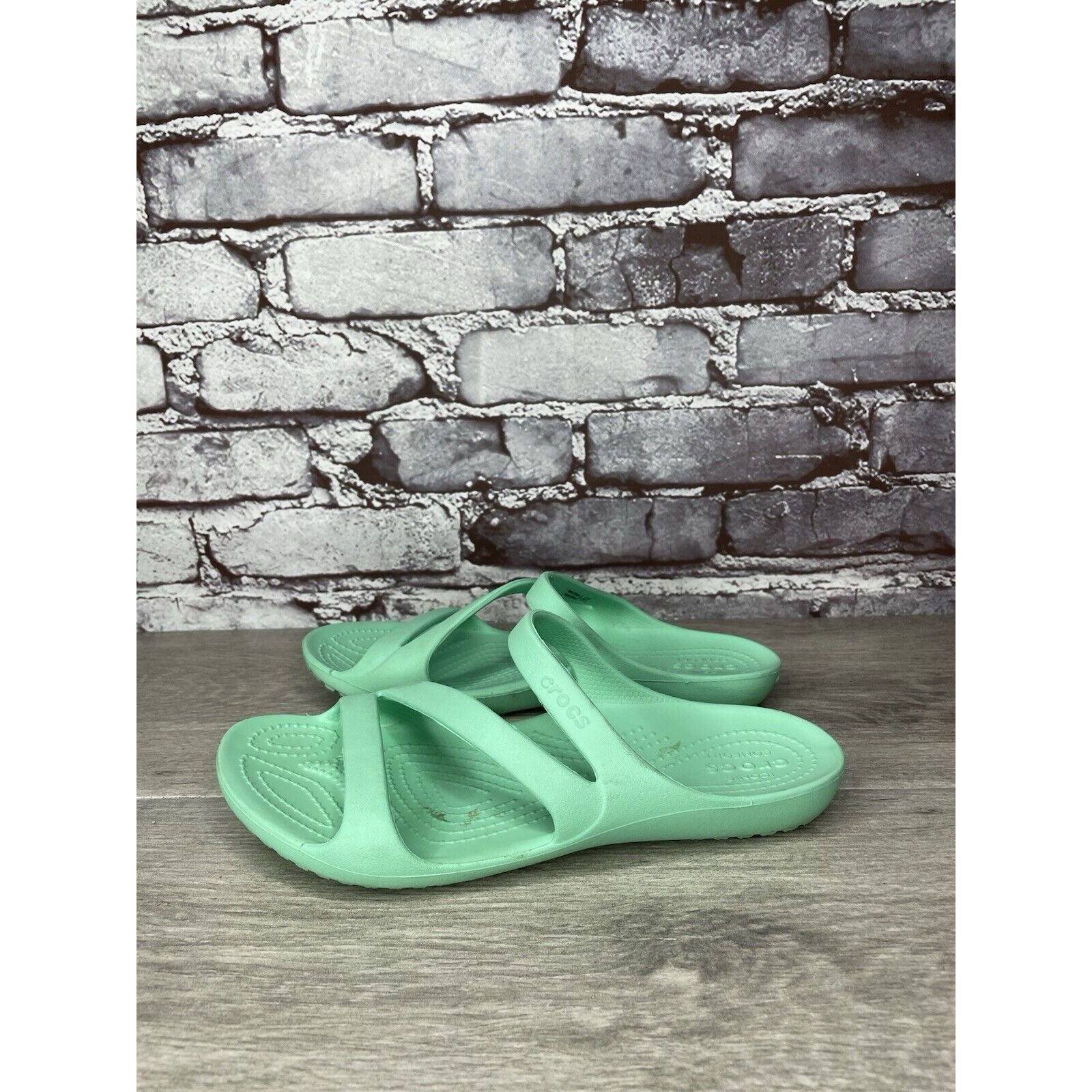 Crocs CROCS Iconic Comfort Green Rubber Slides Light Flats Sandals Size US 6 / IT 36 - 9 Thumbnail