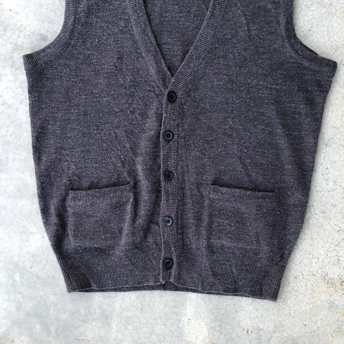 Japanese Brand Grey V-Neck Sweater Vest Cardigan With Pocket Size US M / EU 48-50 / 2 - 5 Thumbnail