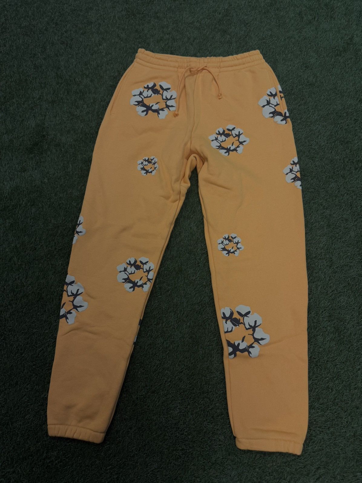 Cactus Plant Flea Market × DENIM TEARS Denim Tears CPFM Cotton Wreath Sweatpants Size M (NEW) Size US 31 - 5 Thumbnail