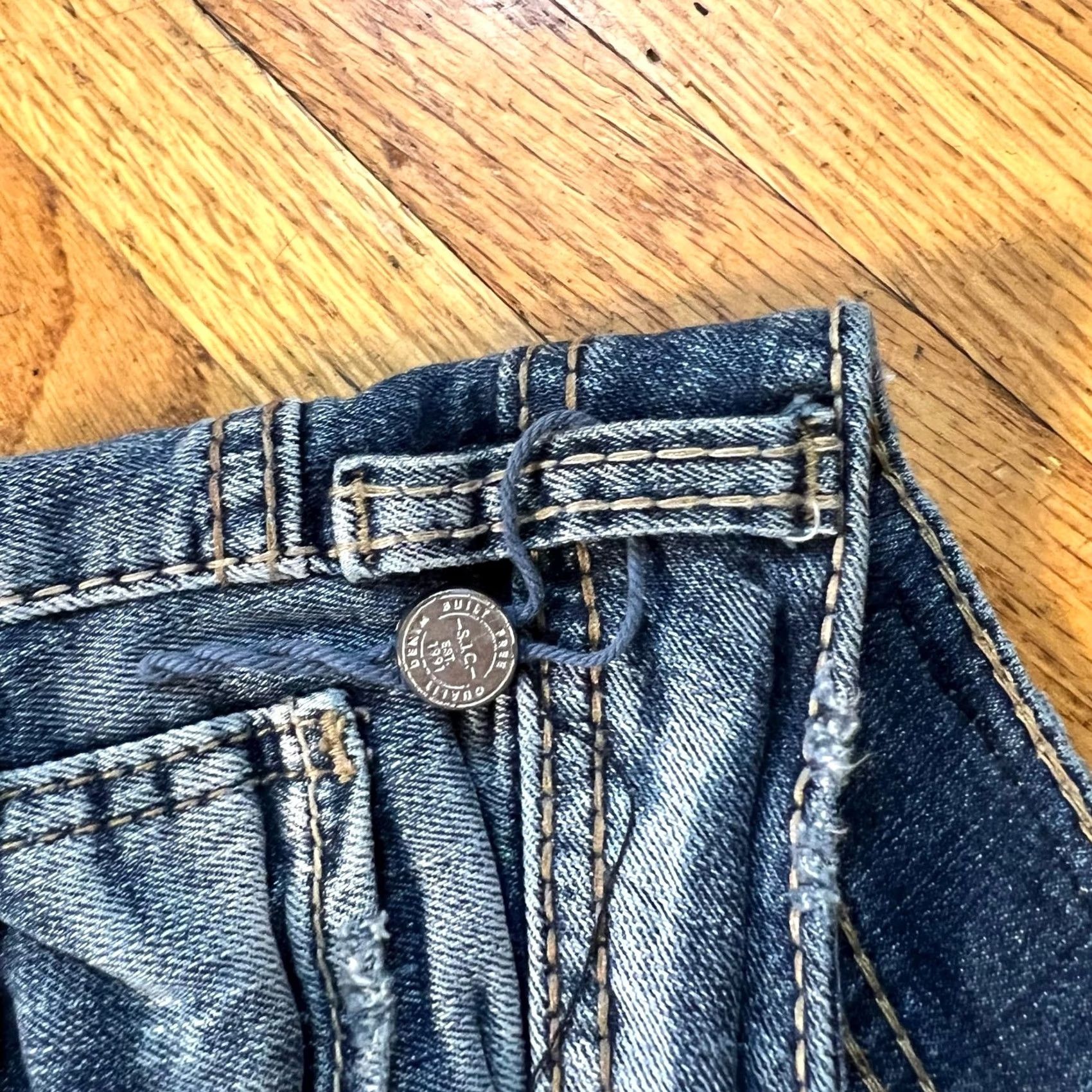 Silver Jeans Co. VINTAGE Silver Jeans Womens 24W Sam Blue Stretch High Rise Crop Jeans Womens 24W Sam Blue Stretch High Rise Crop 47x26.5 Actual Size 42" / US 20 - 5 Thumbnail