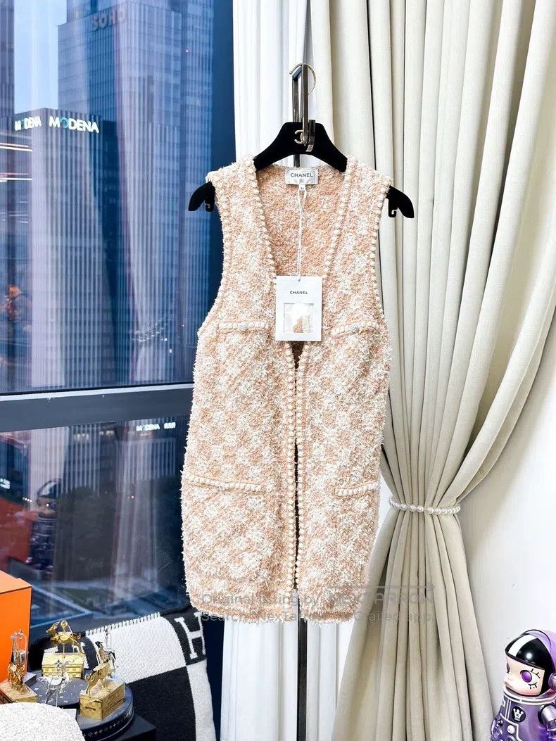 Chanel Chanel White plaid diamond buckle vest Size XXS / US 00 / IT 34 - 1 Thumbnail