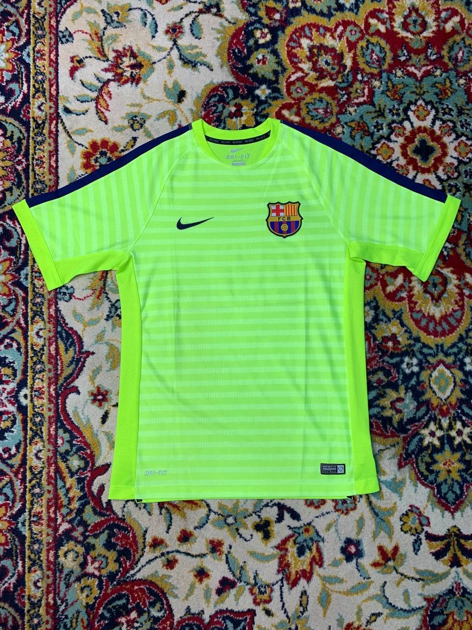 Nike NIKE FC Barcelona Squad SS Training Warm Up Top Volt Size US M / EU 48-50 / 2 - 1 Thumbnail