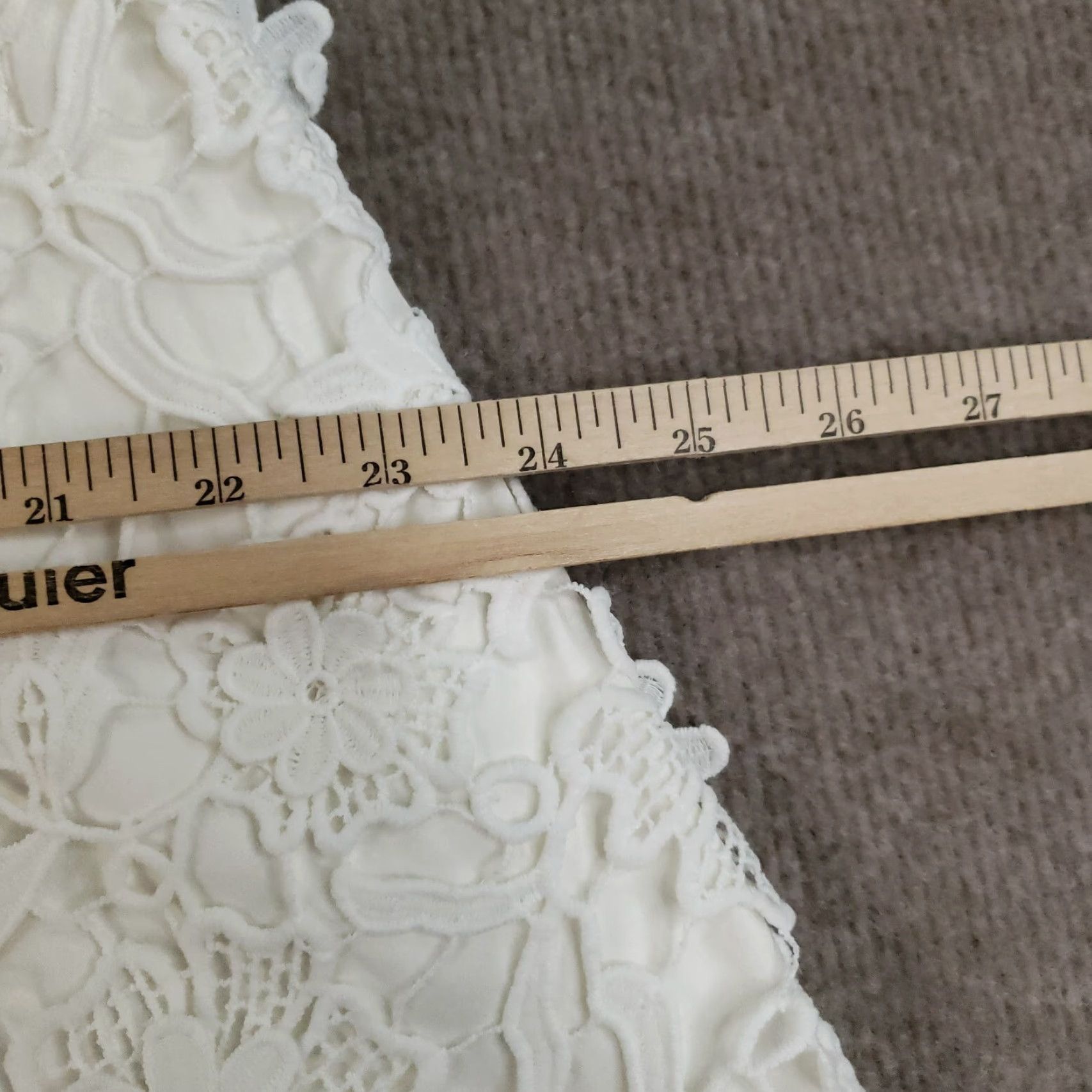 J.McLaughlin J. McLaughlin Skirt Womens Size 8 White Short Lined Zip Crochet Doily Casual A-Line Front Size 30" / US 8 / IT 44 - 4 Thumbnail