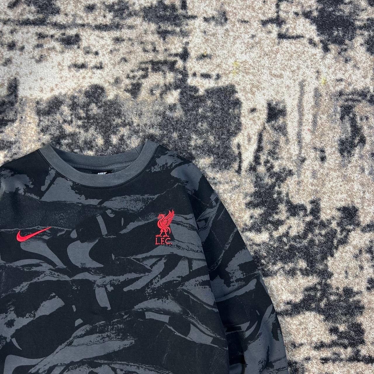 Nike Nike x Liverpool Mini Logo Soccer Sweatshirt Size US L / EU 52-54 / 3 - 2 Thumbnail