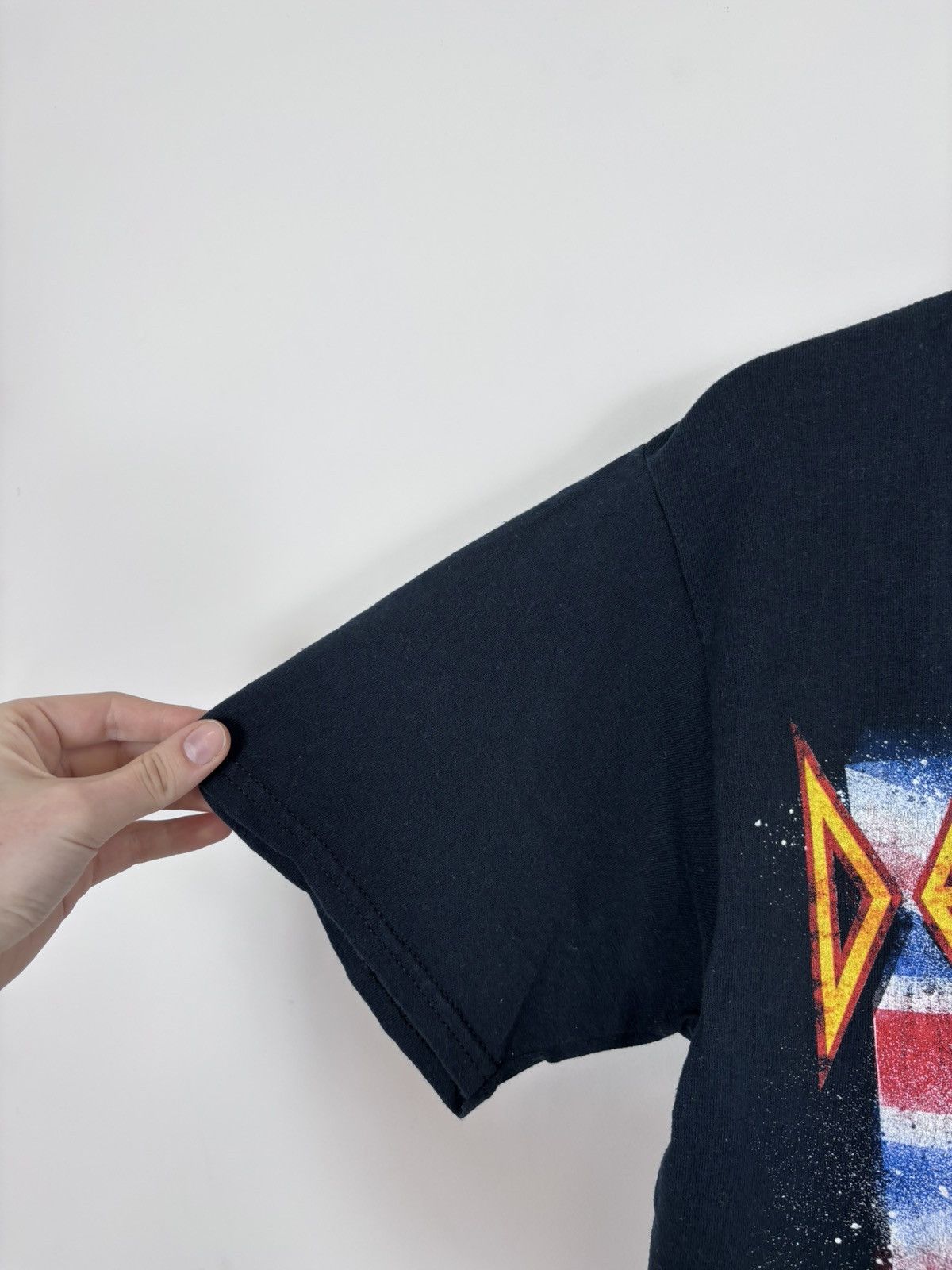 Band Tees Vintage Def Leppard 2008 European Tour Black T-Shirt Tee Size US M / EU 48-50 / 2 - 6 Thumbnail
