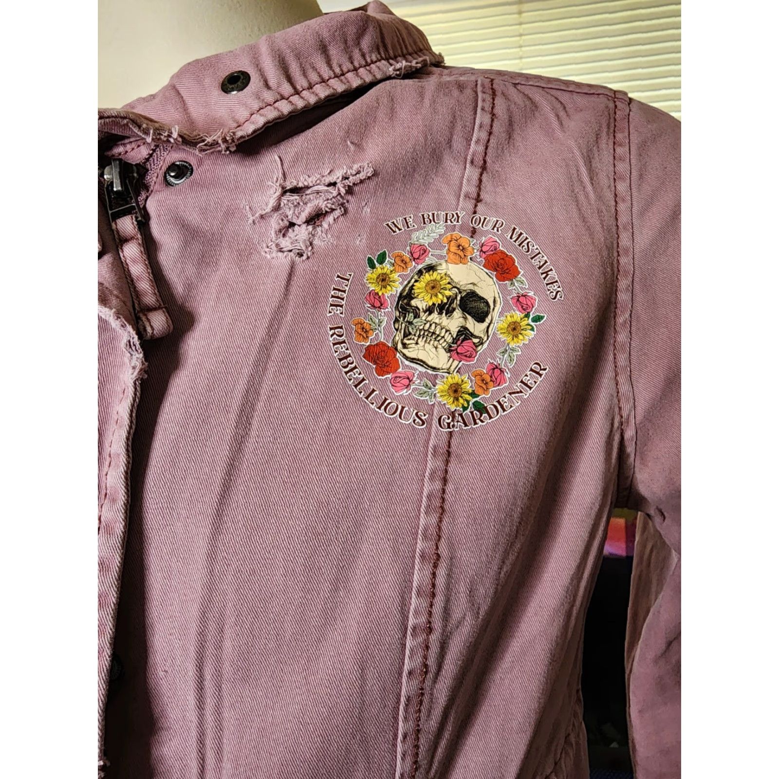 Denime VINTAGE Upcycled Pink Denim Jacket Skeleton Skull Rebellious Gardener Women's M Mauve Size M / US 6-8 / IT 42-44 - 4 Thumbnail
