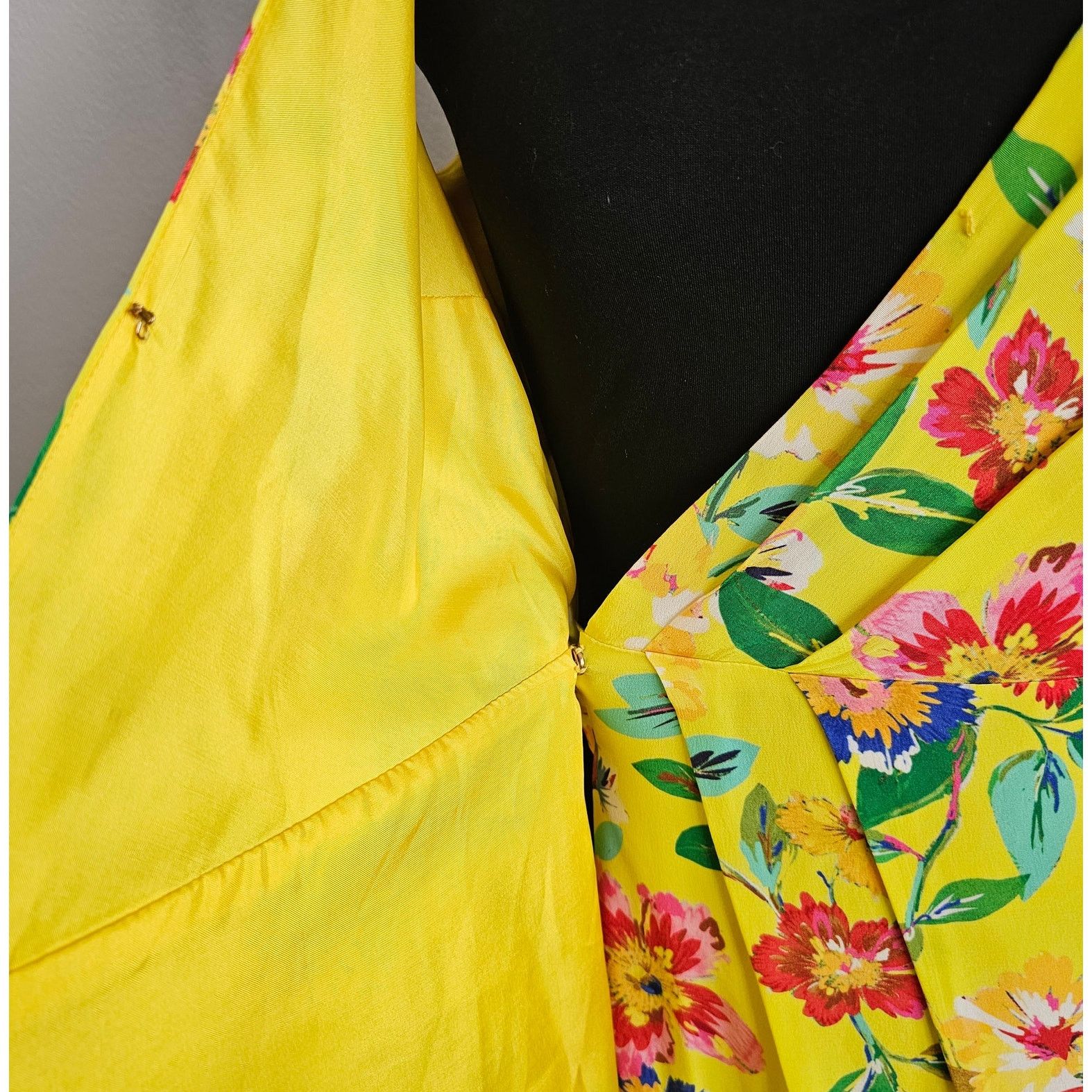 Kate Spade Kate Spade Floral Summer Silk Wrap Cathleen Dress 2 XS Size XS / US 0-2 / IT 36-38 - 6 Thumbnail