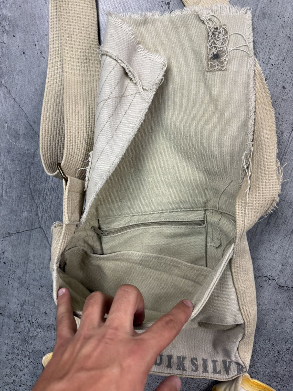 Quiksilver Vintage Quiksilver Avant-Garde Sling Bag Y2K Hype Size ONE SIZE - 5 Thumbnail