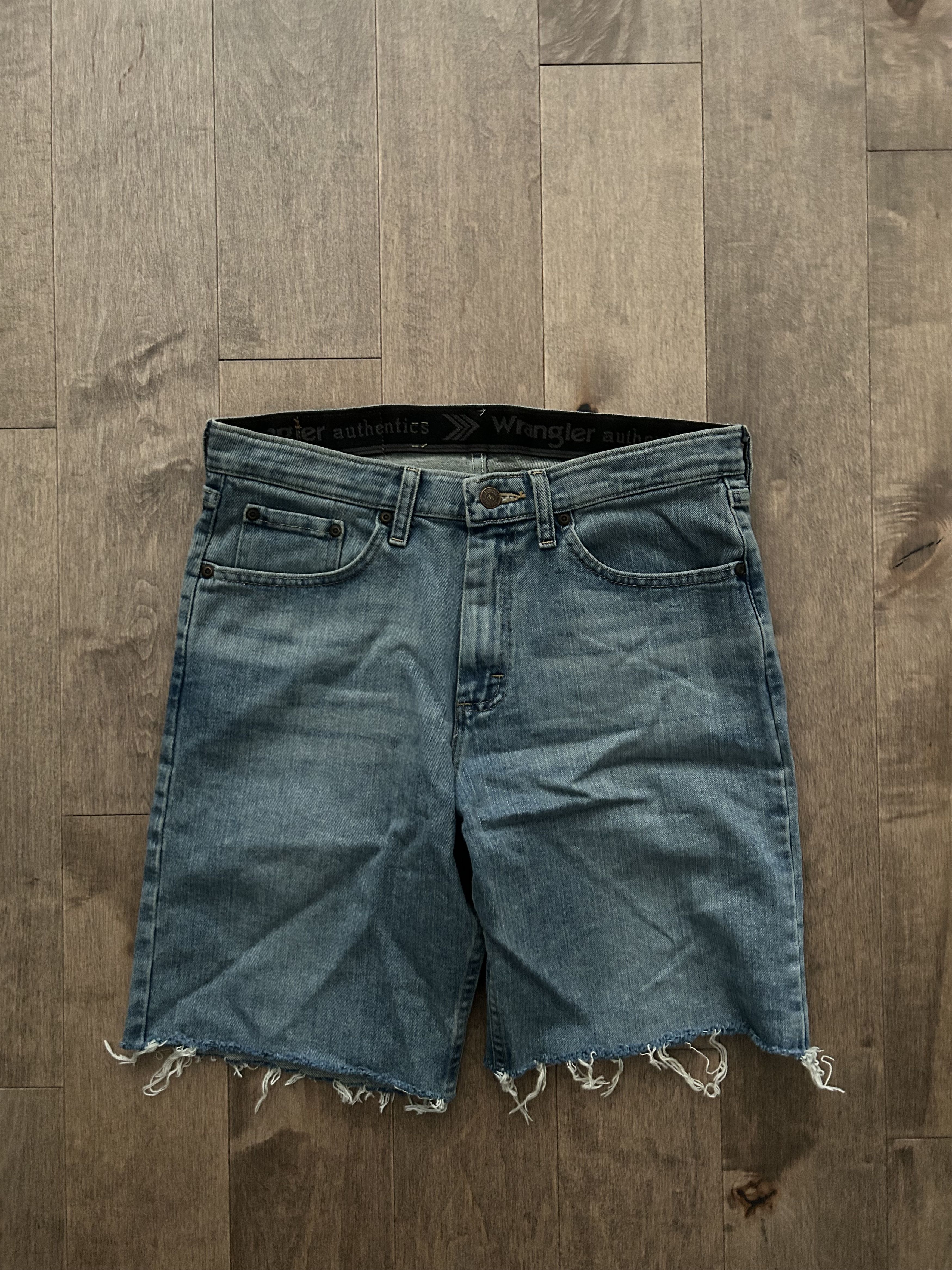 Wrangler Wrangler Light Wash Jorts Size US 32 / EU 48 - 1 Thumbnail