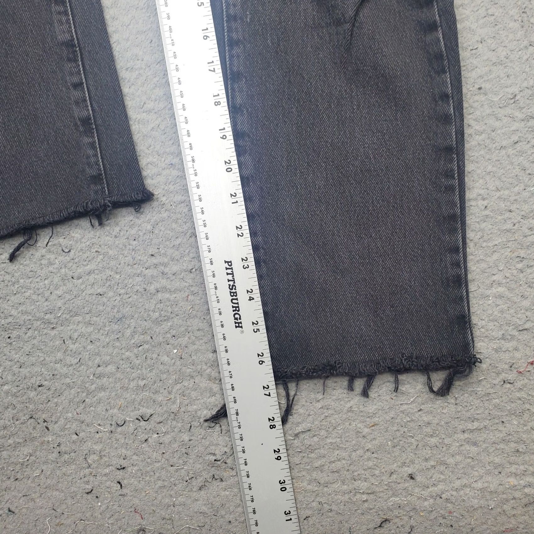 Garage VINTAGE Garage Jeans Womens 0 Black Denim Distressed Frayed Hem Straight Leg Size 25" / US 0 / IT 36 - 4 Thumbnail