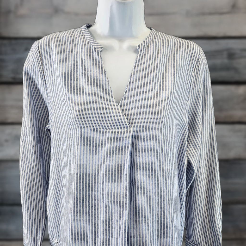 Old Navy Old Navy Womens Top XS Blue White Stripe Embroidered Eyelet Long Sleeve Blouse, Multicolor, V-Neck, Regular Fit, XS Women’s Shirt Size XS / US 0-2 / IT 36-38 - 1 Thumbnail