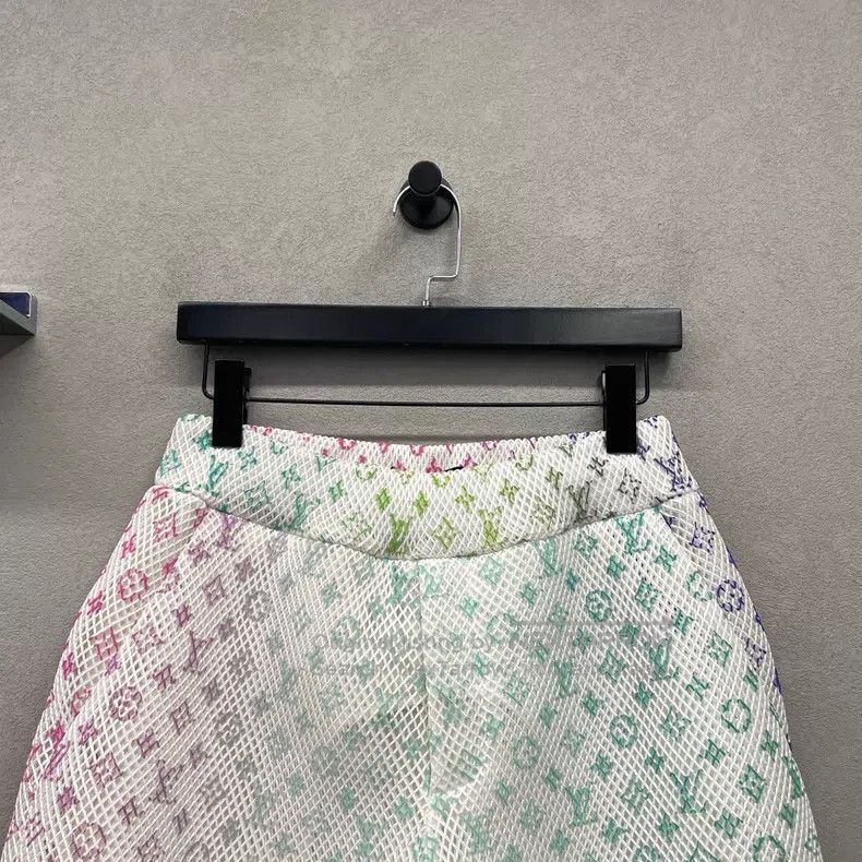 Louis Vuitton Louis Vuitton Colored gradient cut-out shorts Size US 36 / EU 52 - 4 Thumbnail