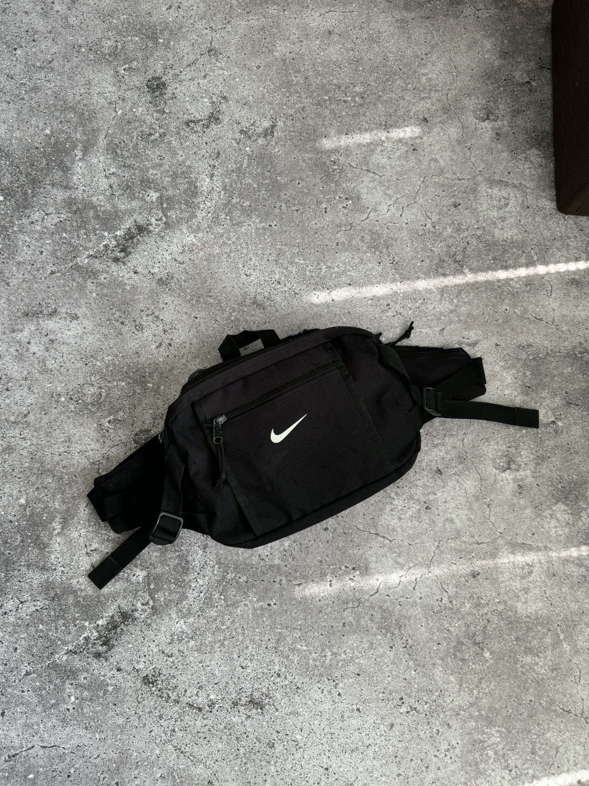 Nike × Vintage Vintage Nike distressed crossbody sling bag messenger Size ONE SIZE - 2 Thumbnail