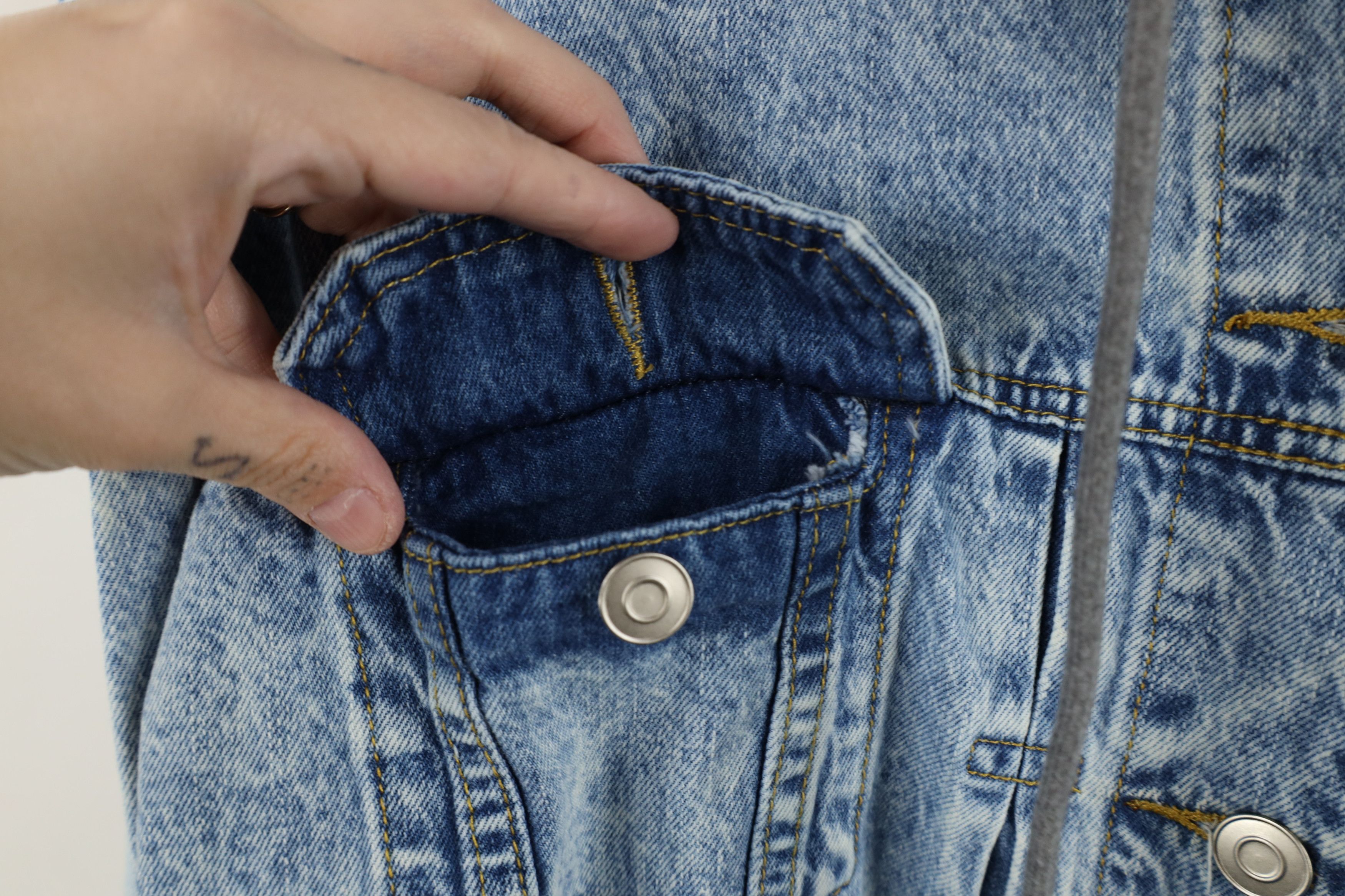 Vintage Buckle BKE Off Cropped Acid Wash Hooded Denim Trucker Jacket Size L / US 10 / IT 46 - 6 Thumbnail