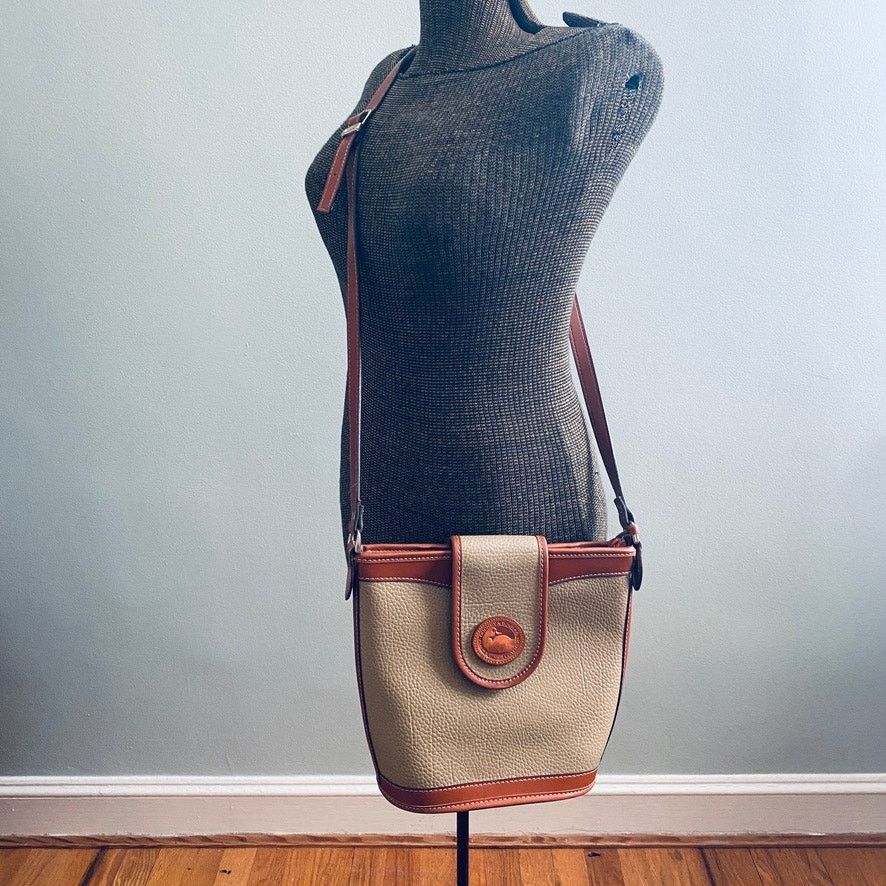 Dooney & Bourke Vintage Dooney and Bourke beige leather bucket crossbody Size ONE SIZE - 1 Thumbnail