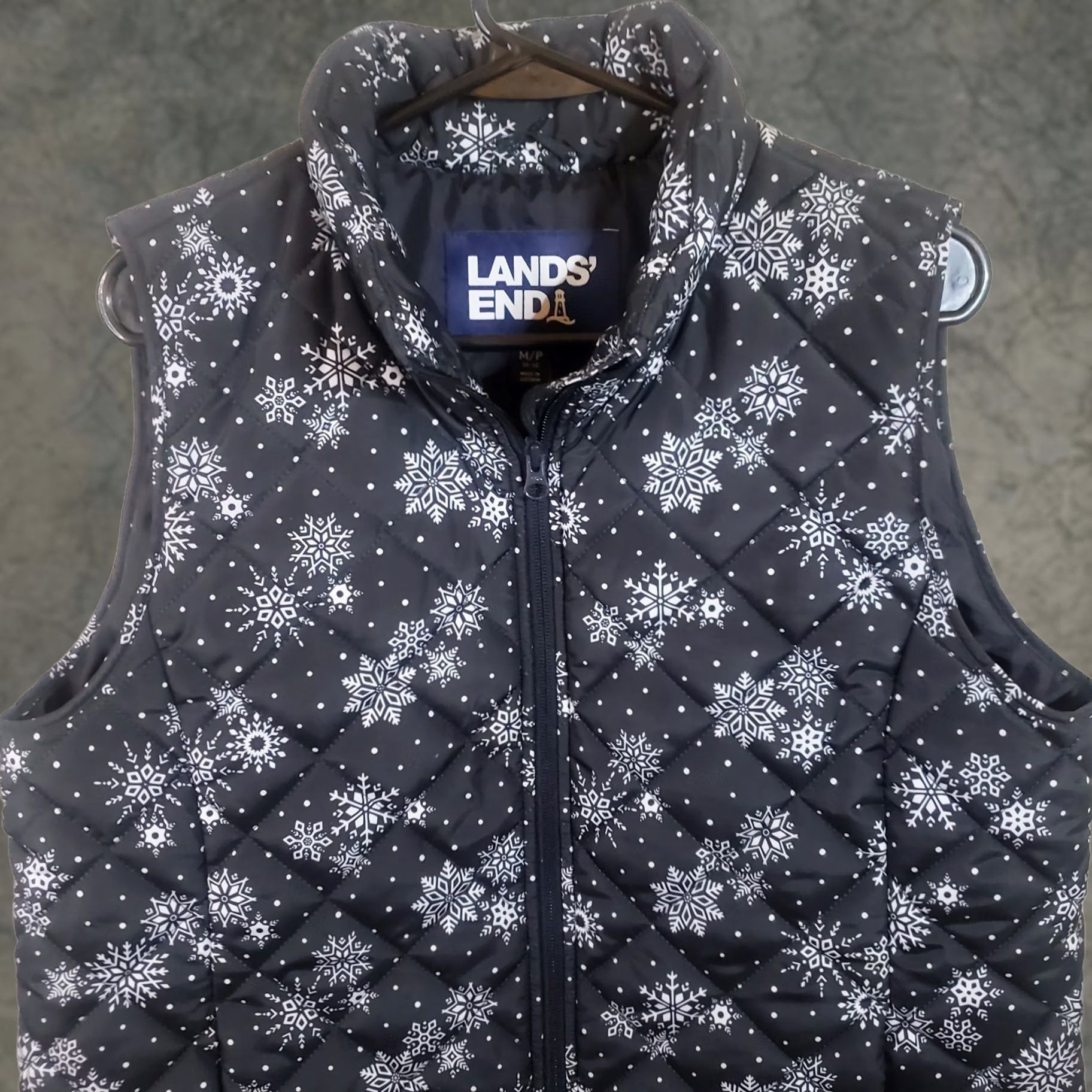 Lands' End VINTAGE Lands' End Outfitters Womens MP Black Snowflake Full Zip Quilted Vest Size M / US 6-8 / IT 42-44 - 1 Thumbnail
