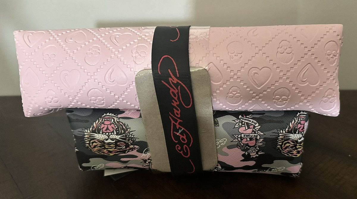 Ed Hardy NWT ED HARDY 2-piece Tigers & Skulls Pink Camo Cosmetic bags Size ONE SIZE - 2 Thumbnail