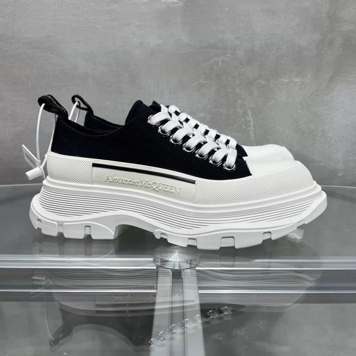 Alexander McQueen Alexander McQueen Black Platform Shoes Size 35 YH25867 Size US 4.5 / IT 34.5 - 4 Thumbnail