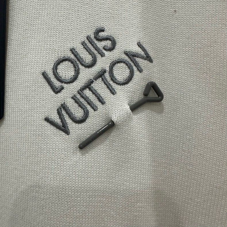 Louis Vuitton louis vuitton White Pin Short Sleeve Size US M / EU 48-50 / 2 - 4 Thumbnail