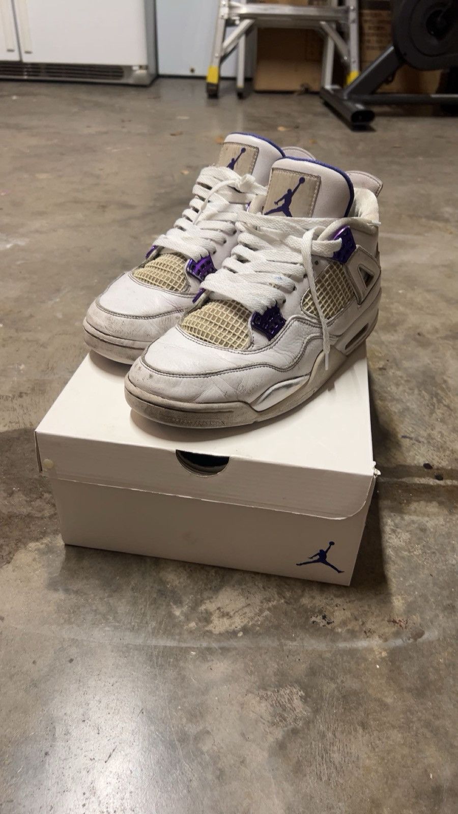 Jordan Brand JORDAN 4 PURPLE METALLIC Size US 10 / EU 43 - 1 Thumbnail