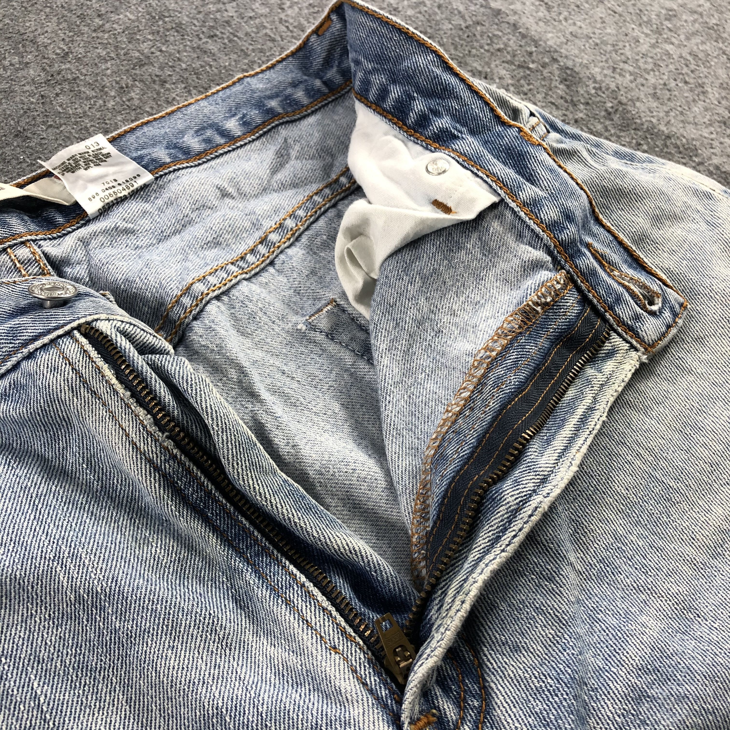 Levi's Vintage Blue Wash Levis 550 Jeans-J2338 Size US 35 - 10 Thumbnail