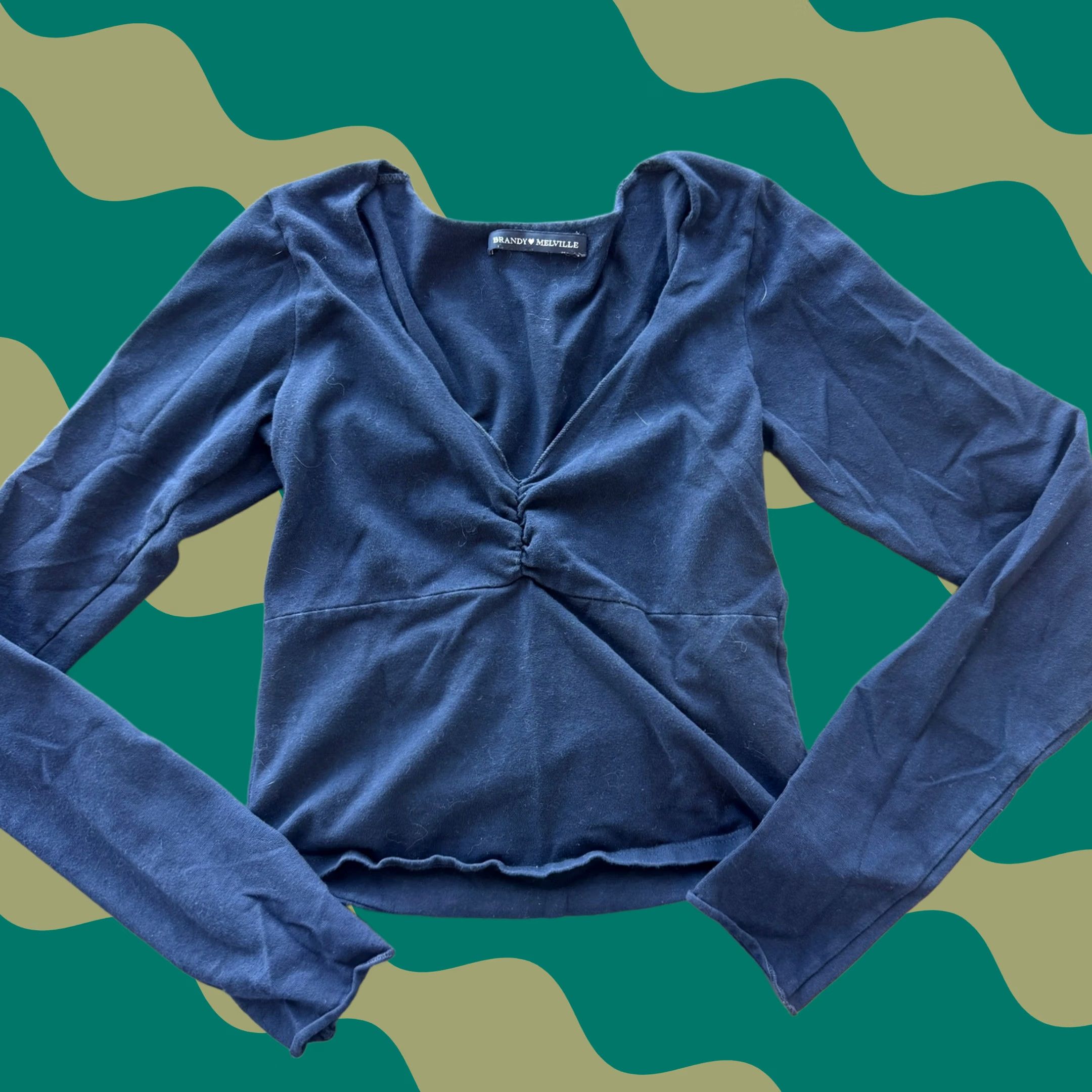 Vintage VINTAGE Brandy Melville Navy Scrunch Longsleeve Top Essentials Basic Top OS Women S Blue Shirt Womens Size S / US 4 / IT 40 - 1 Thumbnail