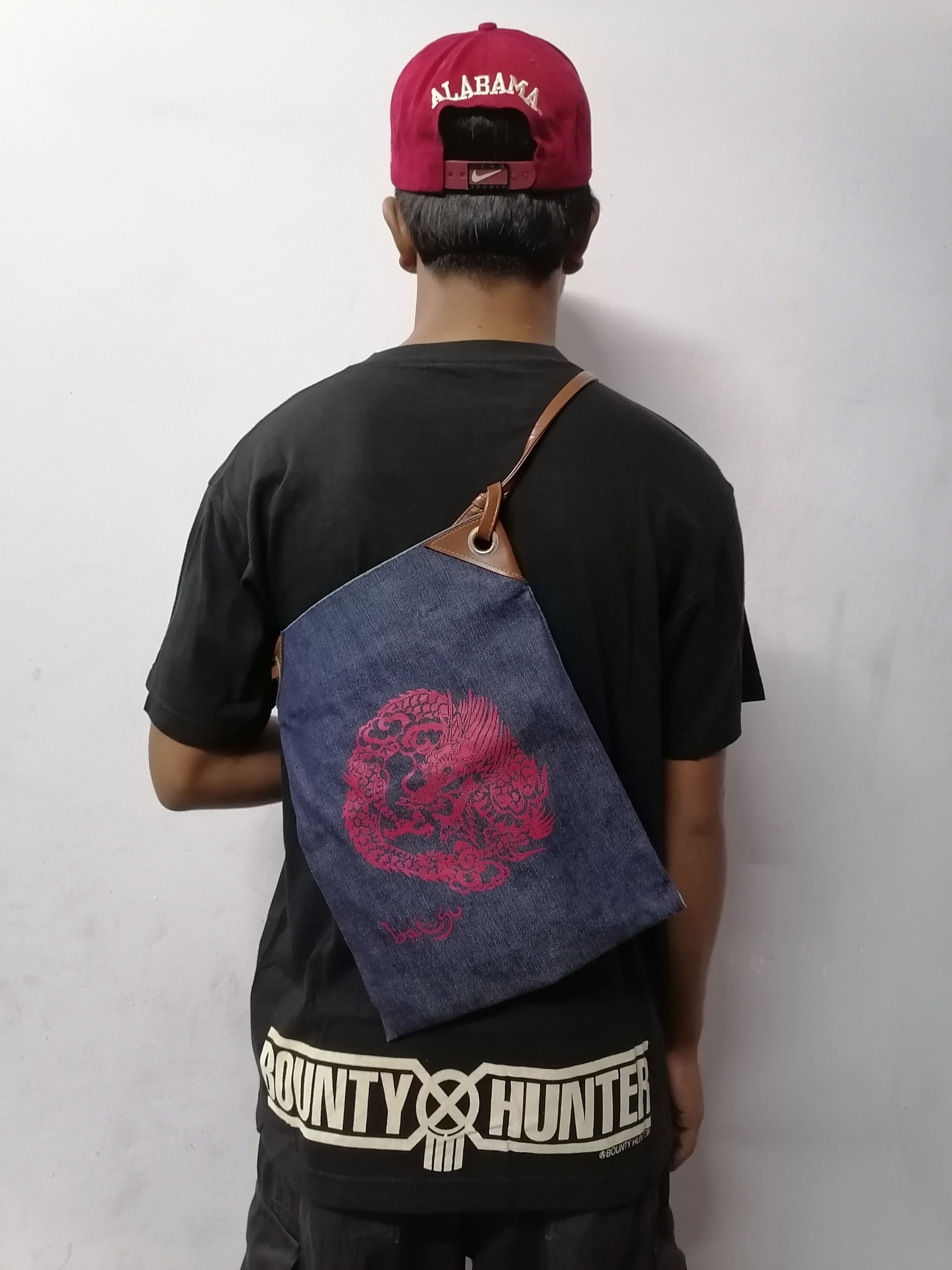 Japanese Brand Batsu Arabic Japan Dragon Denim Crossbody Bag Size ONE SIZE - 3 Thumbnail