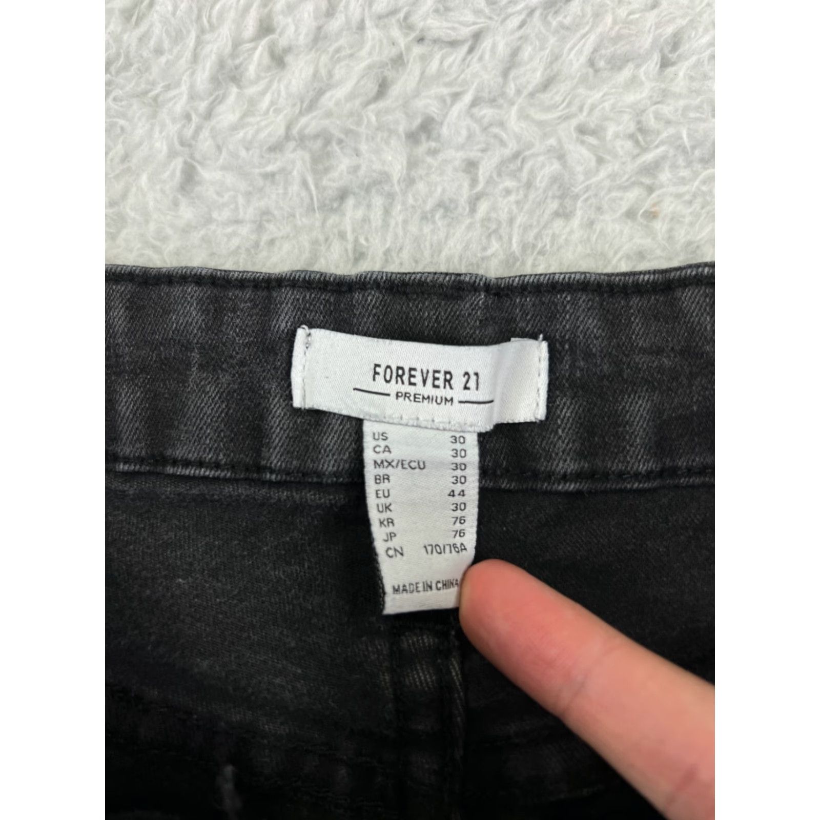 Forever 21 FOREVER 21 Jeans Juniors 30 Black Denim Flared High Rise 24x28 Cotton Blend 5-Pocket Design Womens Jeans Size 30" / US 8 / IT 44 - 7 Thumbnail