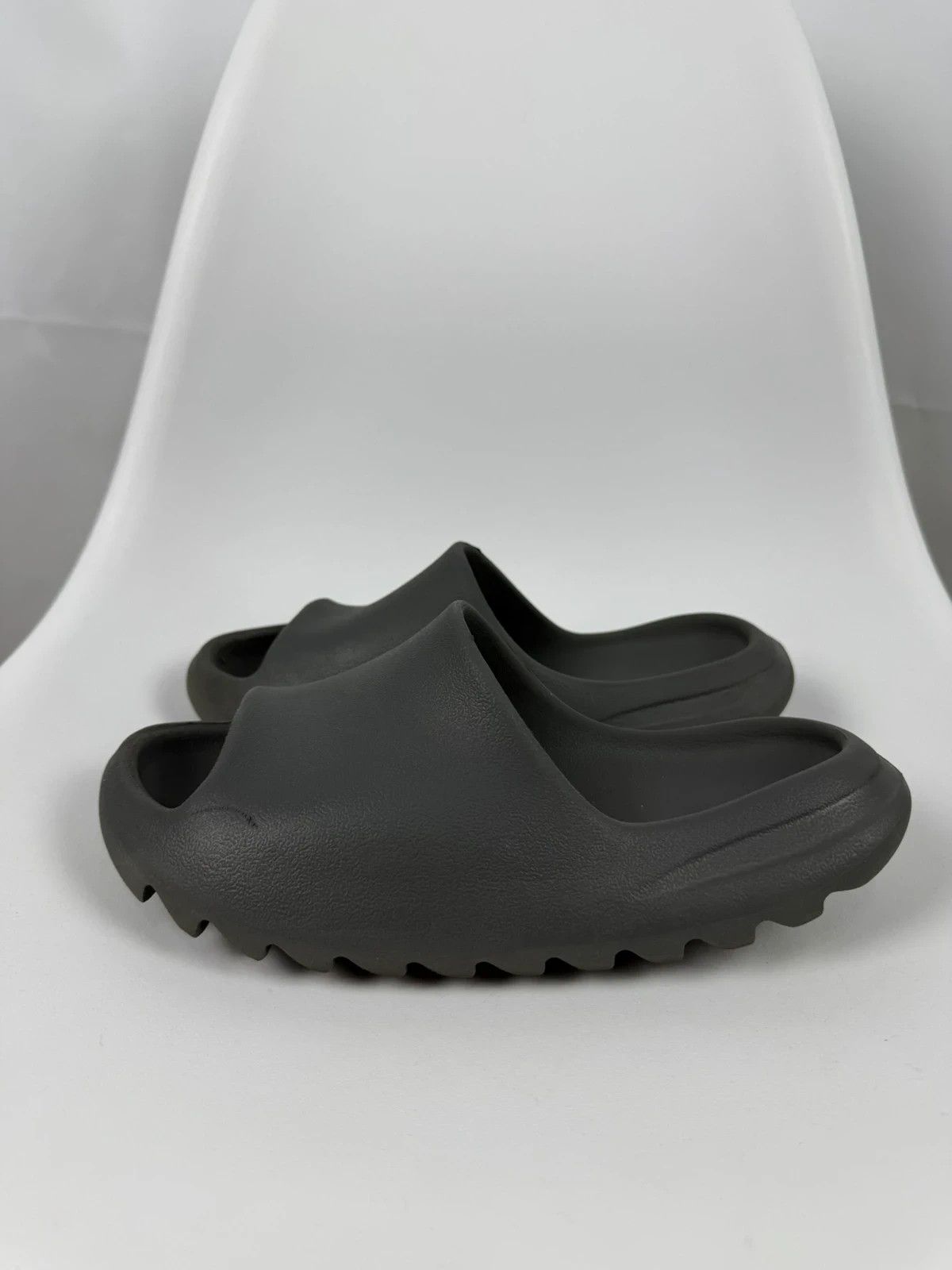 Yeezy Yeezy Rubber Slides size 38 Size US 10 / IT 40 - 5 Thumbnail