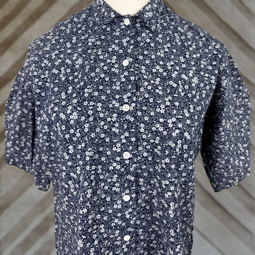 Vintage VINTAGE Woolrich Womens Small Blue Floral Button-Up Shirt Size S / US 4 / IT 40 - 1 Thumbnail