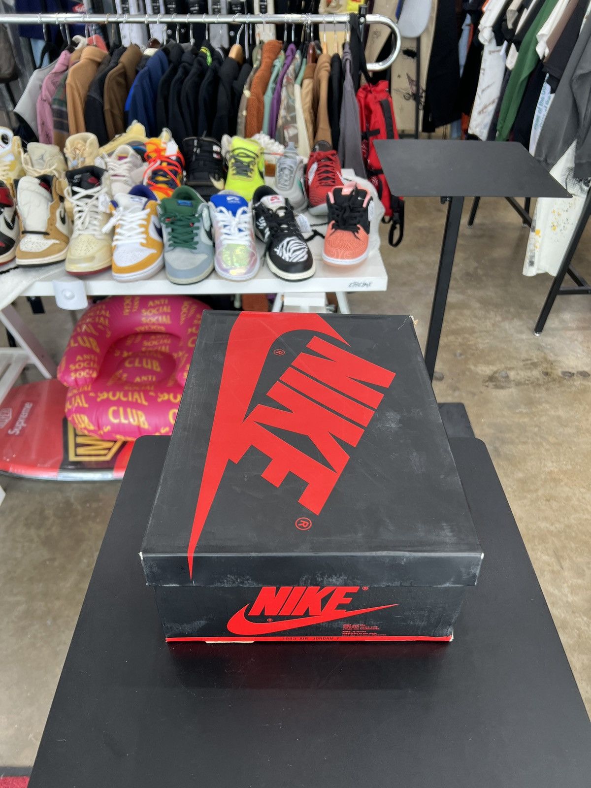 Jordan Brand Air Jordan 1 Bred Toe Sz. 11.5 (2018) Size US 11.5 / EU 44-45 - 14 Thumbnail