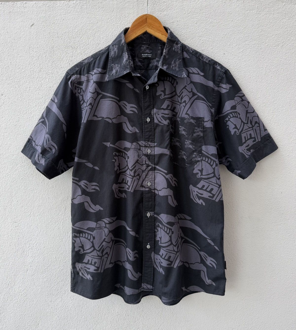 Burberry Burberry Black Label Fullprint Logo Button Up Size US L / EU 52-54 / 3 - 1 Thumbnail