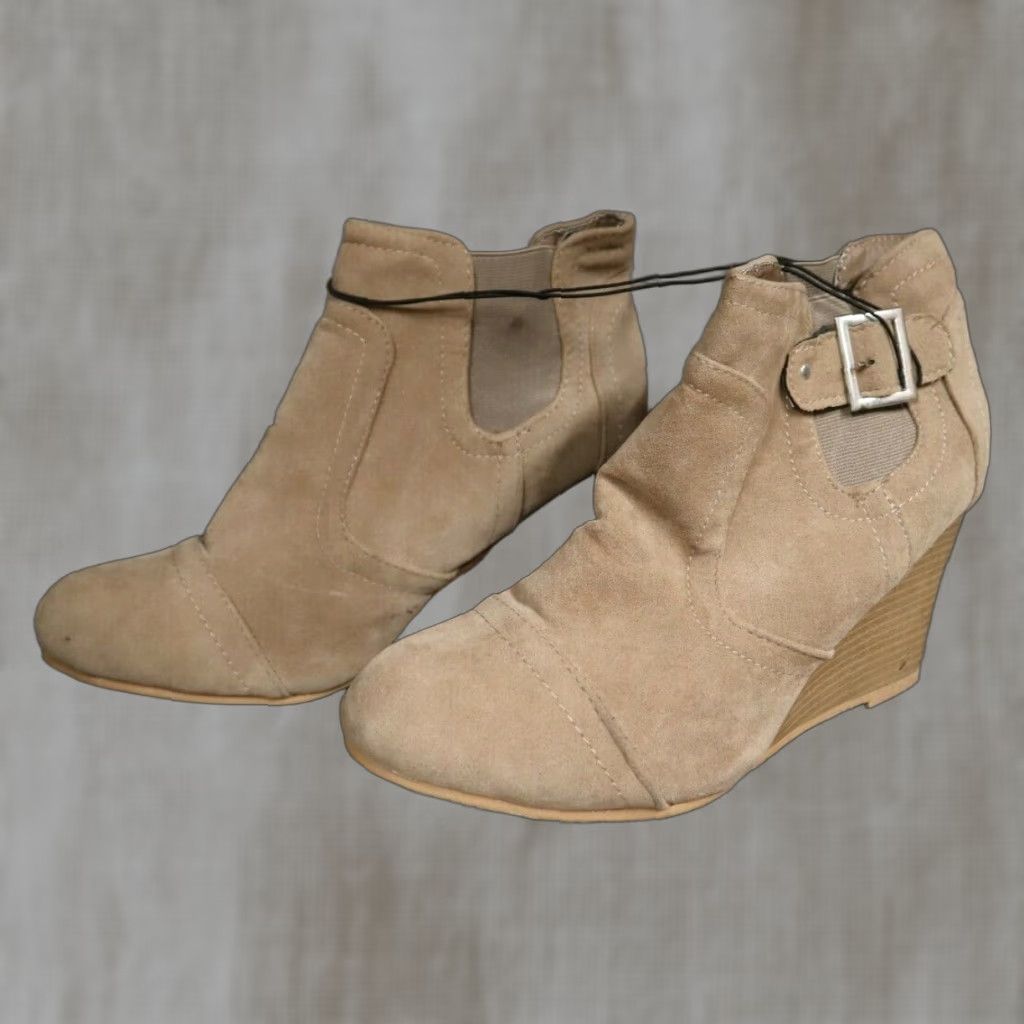 Vintage Rue 21 Etc! Wedges Beige Faux Suede Buckle Size 10 BRAND NEW Size US 10 / IT 40 - 1 Thumbnail