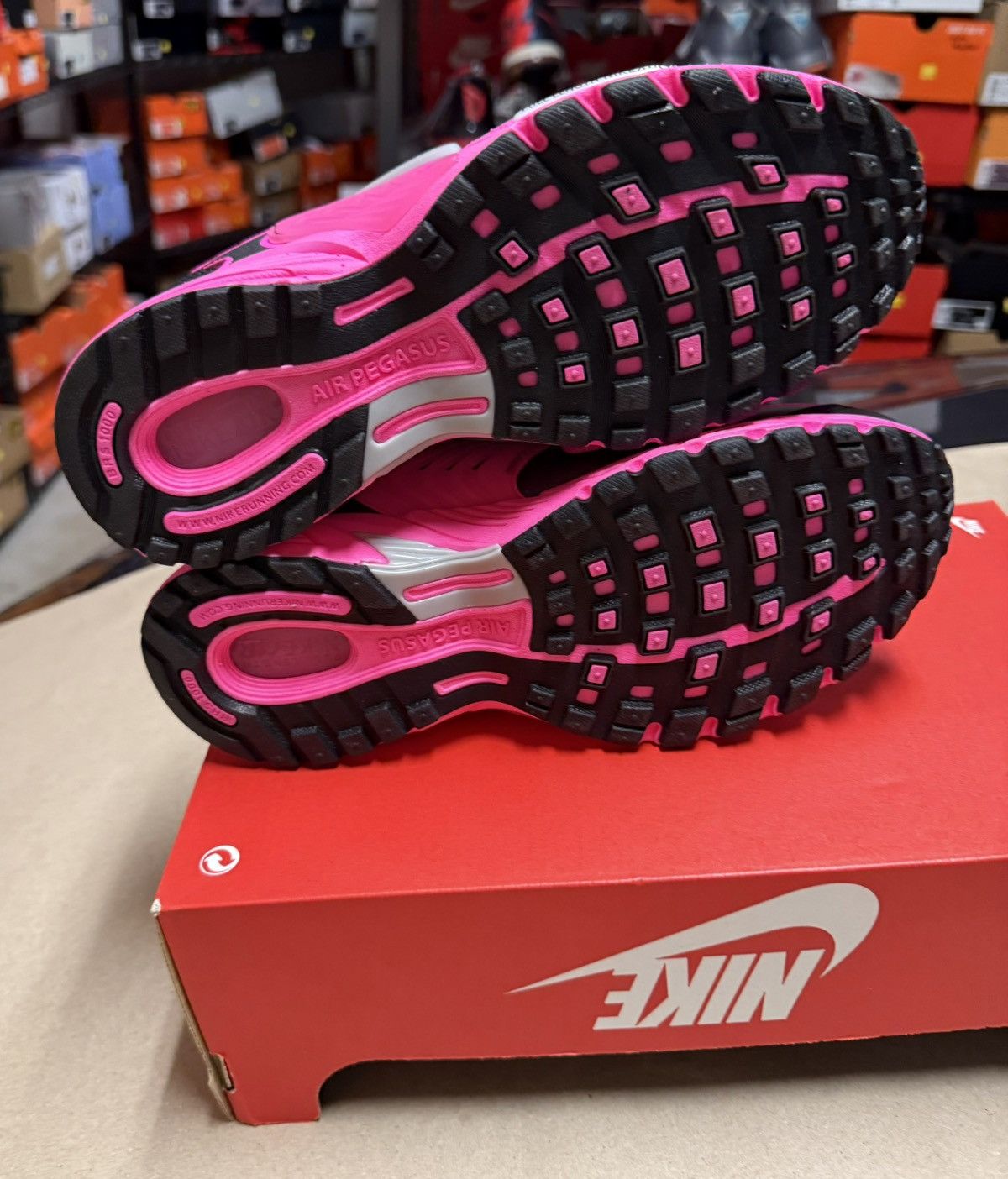 Nike Nike Air Pegasus Wave Pink Blast size 7 men’s running shoes! Size US 7 / EU 40 - 5 Thumbnail