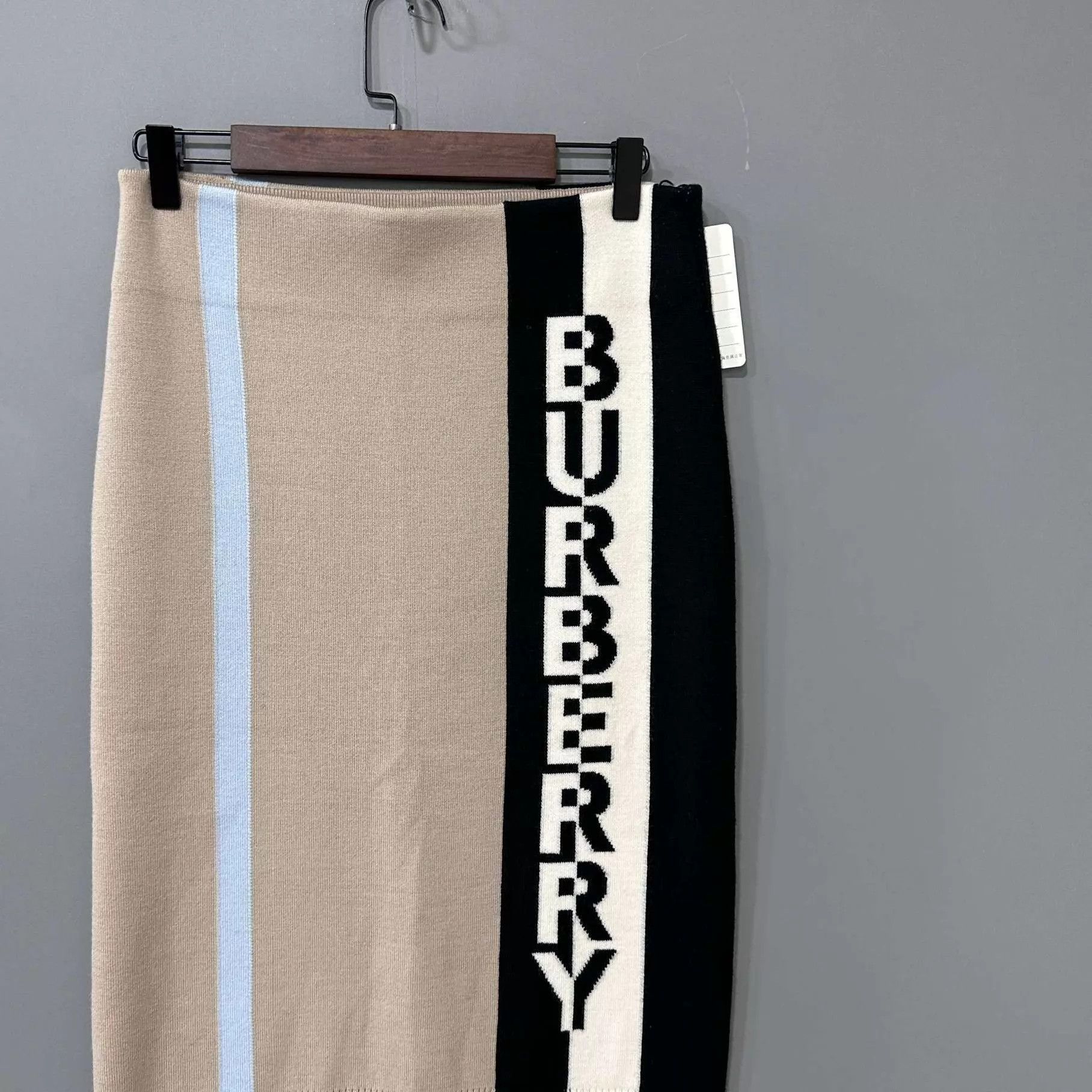 Burberry Burberry Color Blocked Wool Skirt Women's M Size 27" / US 4 / IT 40 - 1 Thumbnail