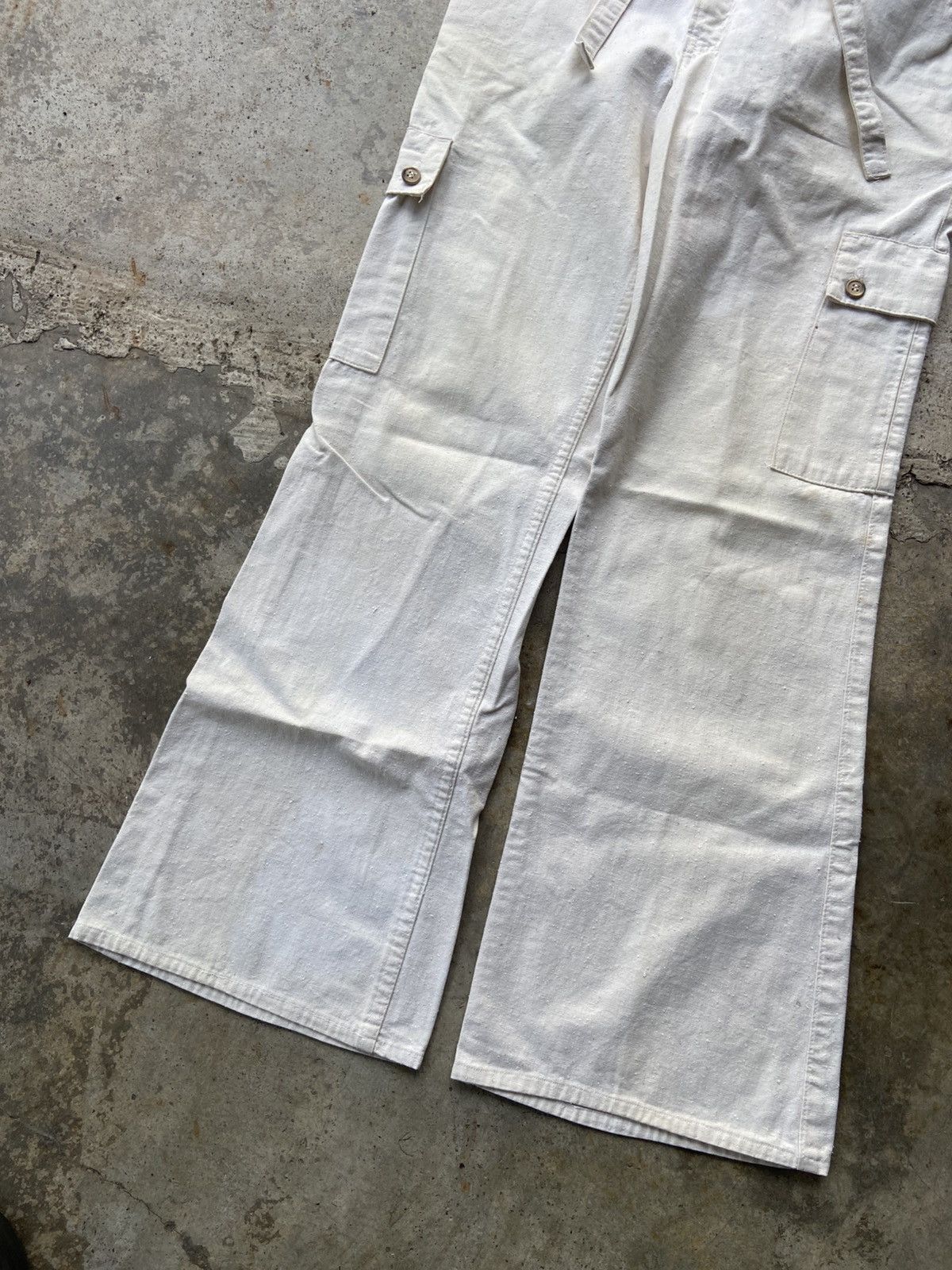 Levi's Vintage 80s Levi’s White Tab Cargo Off White Flare Pants Size US 32 / EU 48 - 2 Thumbnail