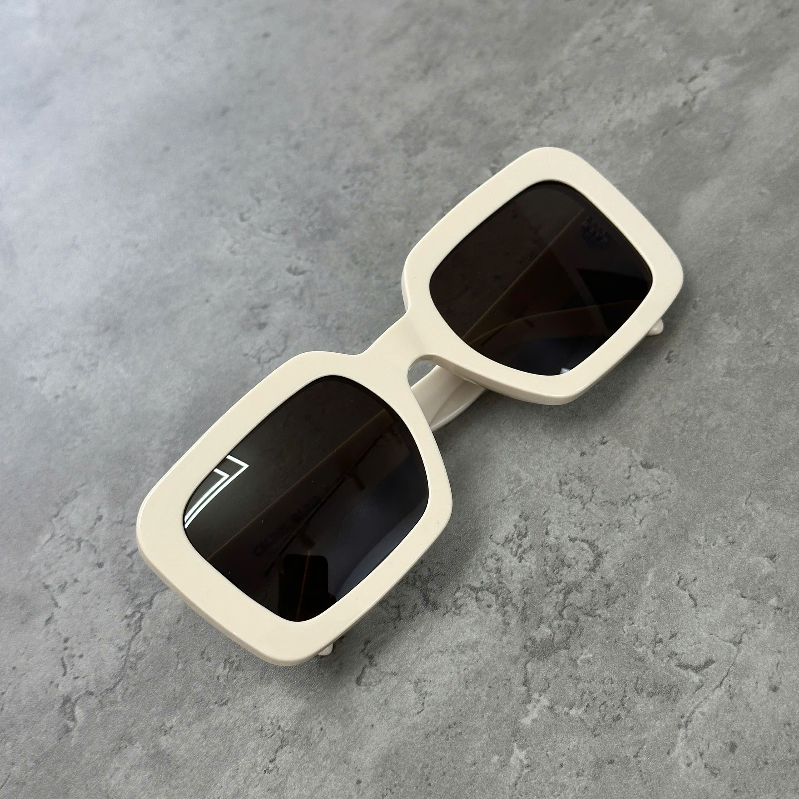 Celine CELINE Triomphe CL40304U 25E Sunglasses Size ONE SIZE - 2 Thumbnail