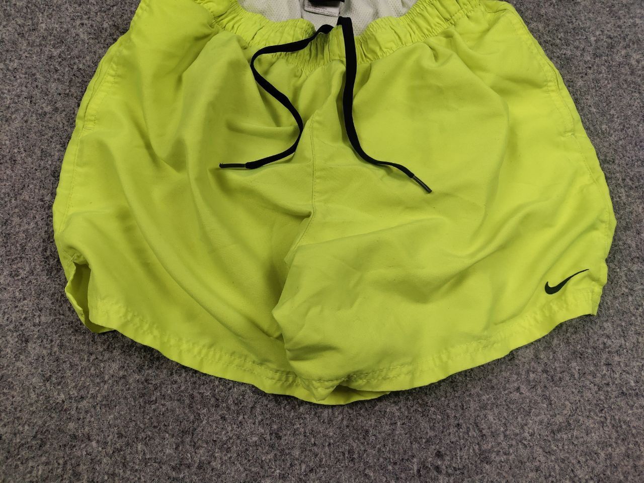 Nike Vintage Nike Swoosh Bright green Casual shorts Y2K Style Size US 32 / EU 48 - 7 Thumbnail
