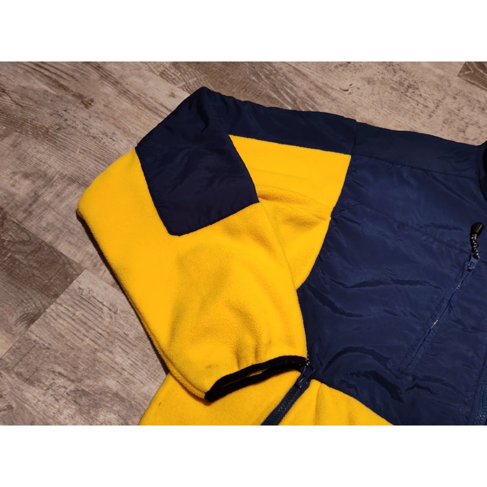 Vintage Vintage Essex 90s Michigan Wolverines Full Zip Fleece Jacket Elbow Pads Size L Size US L / EU 52-54 / 3 - 4 Thumbnail