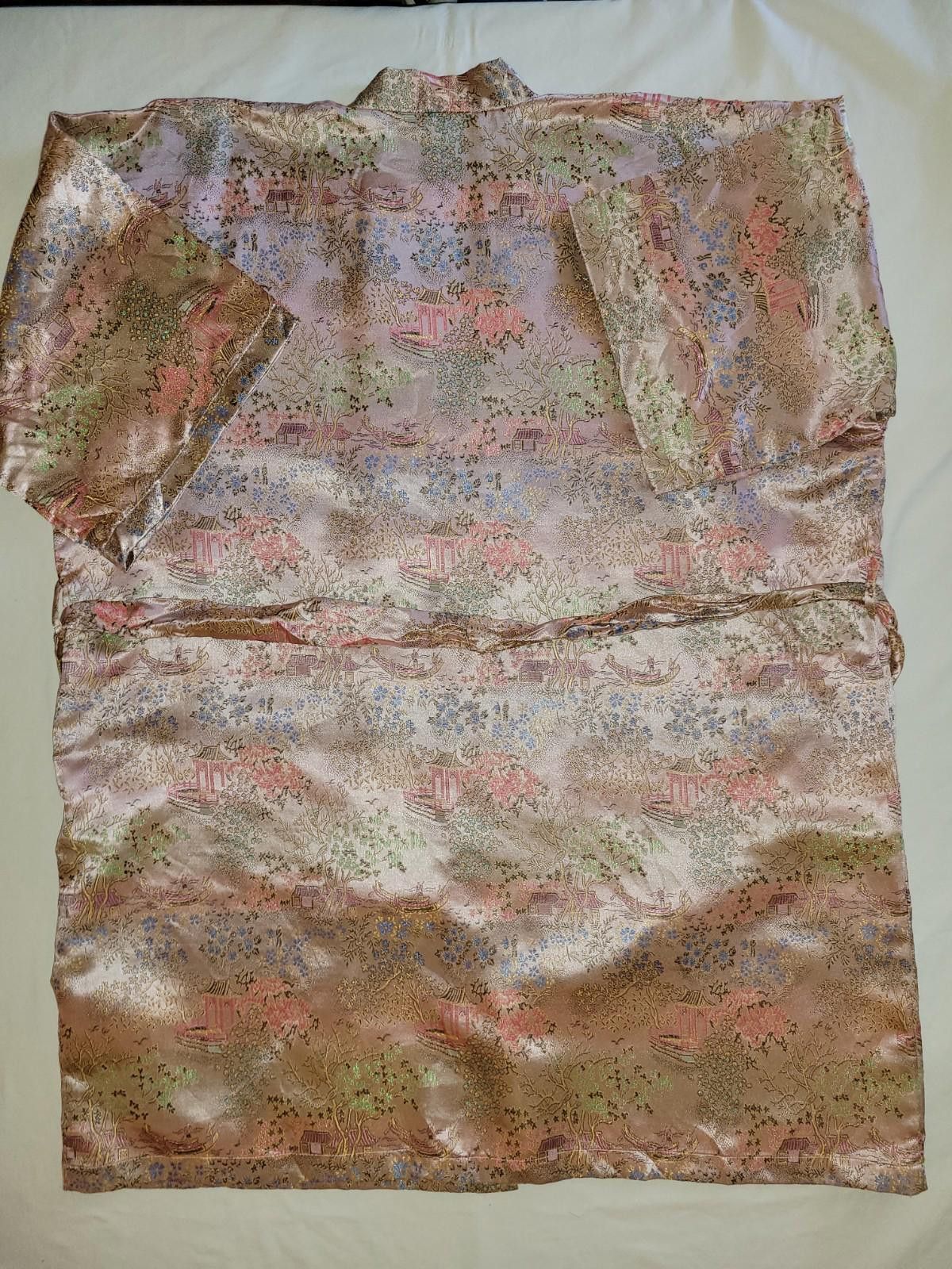 Designer Double Peach size small pink embroidered robe 100% silk Size ONE SIZE - 5 Thumbnail
